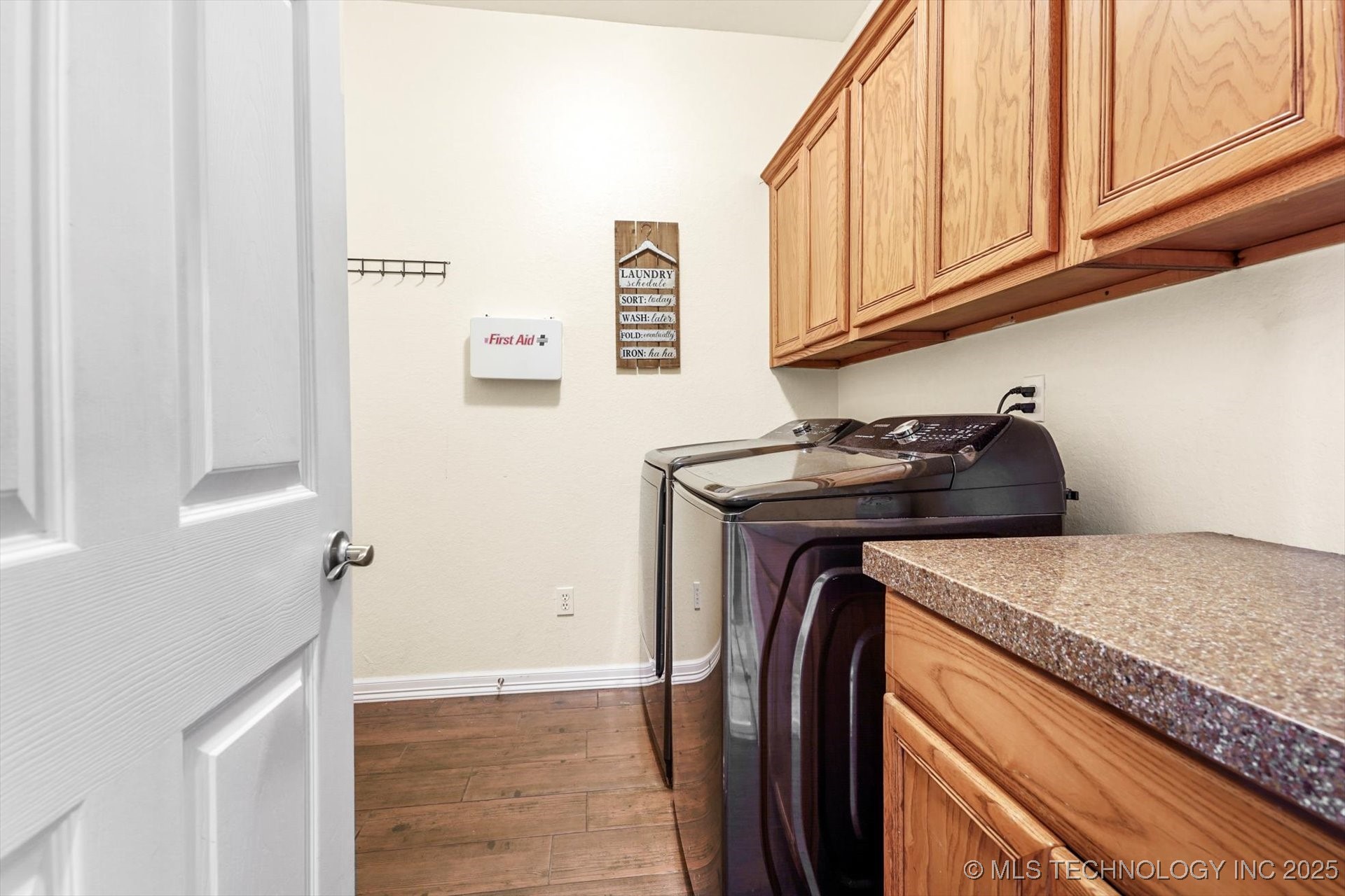 2412 S Tamarack Avenue Property Photo 31