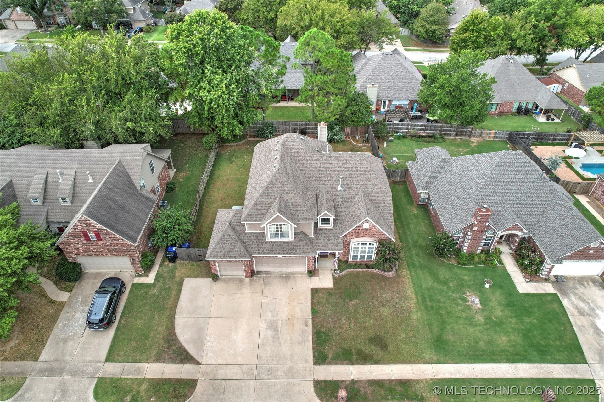 2412 S Tamarack Avenue Property Photo 48