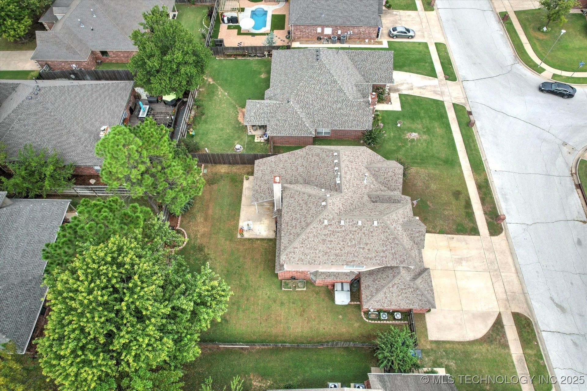 2412 S Tamarack Avenue Property Photo 50