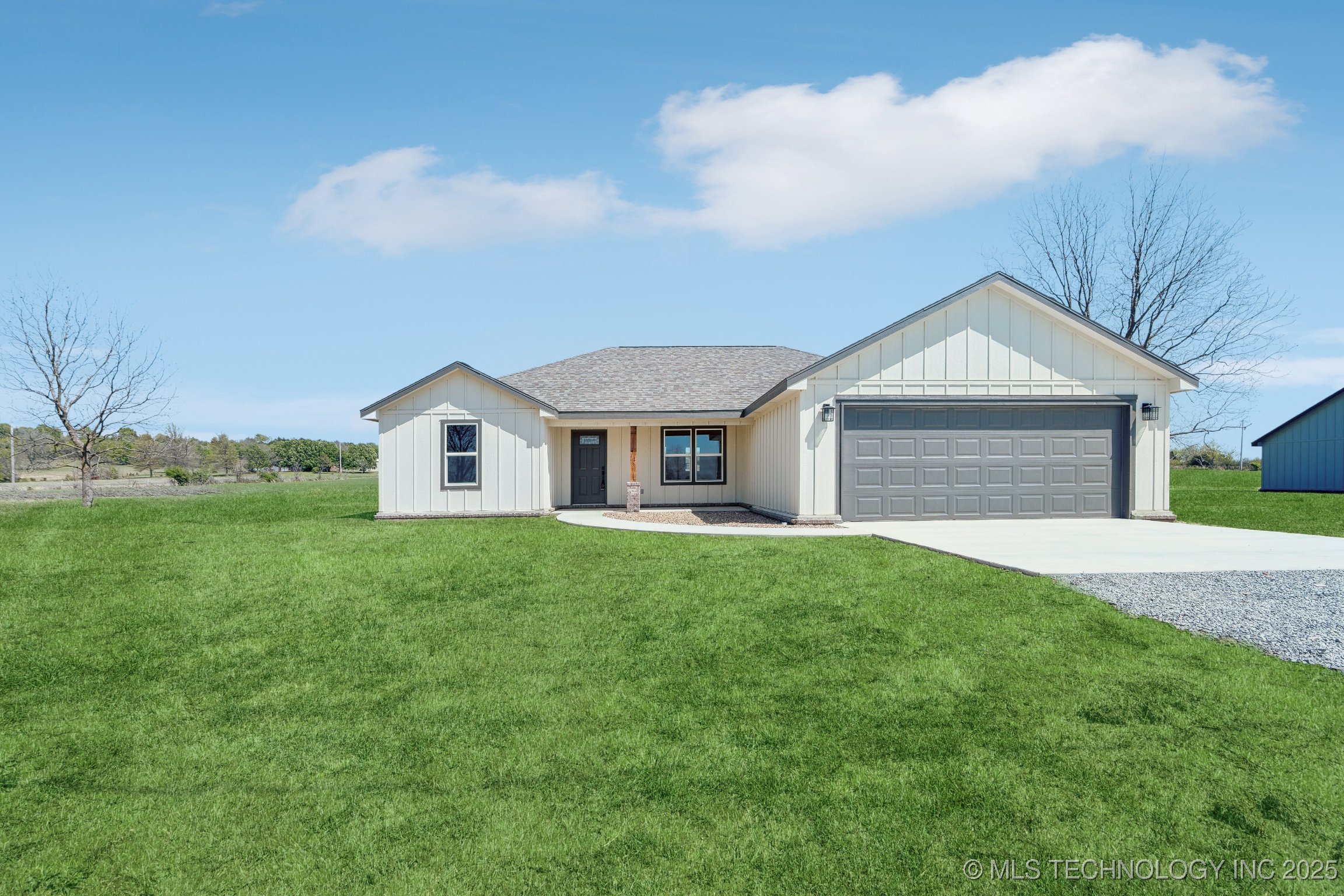 2919 S 426 Road Property Photo 1