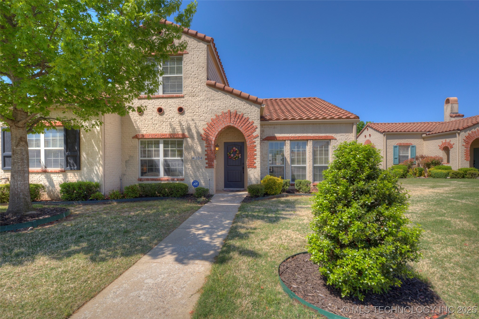 4304 S Redwood Avenue Property Photo