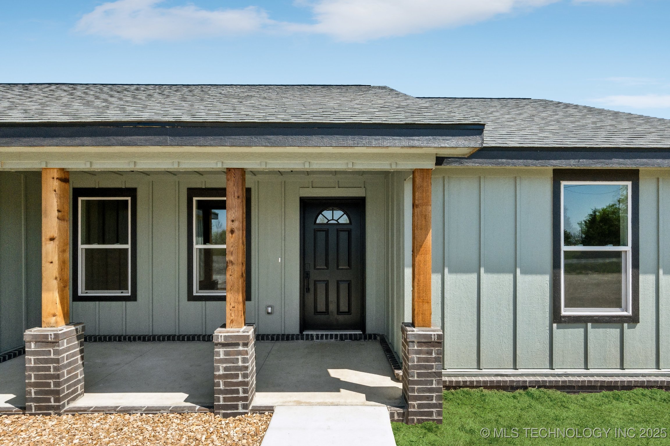 2939 S 426 Road Property Photo 4