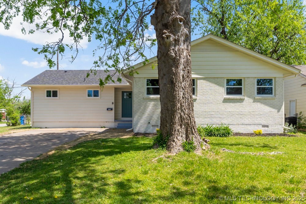 2703 S Norwood Avenue Property Photo 2