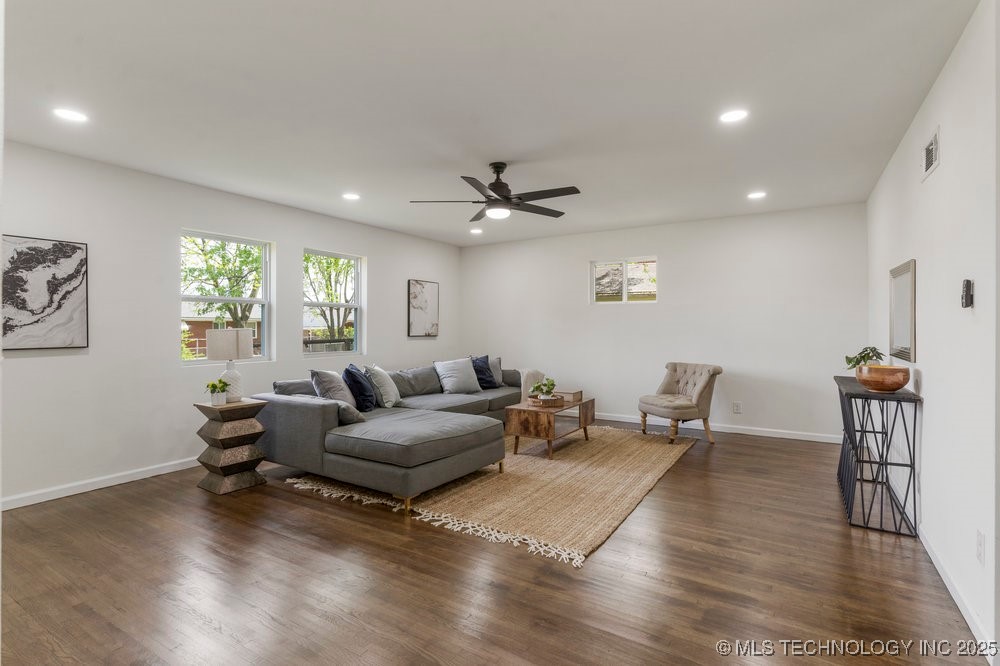 2703 S Norwood Avenue Property Photo 6