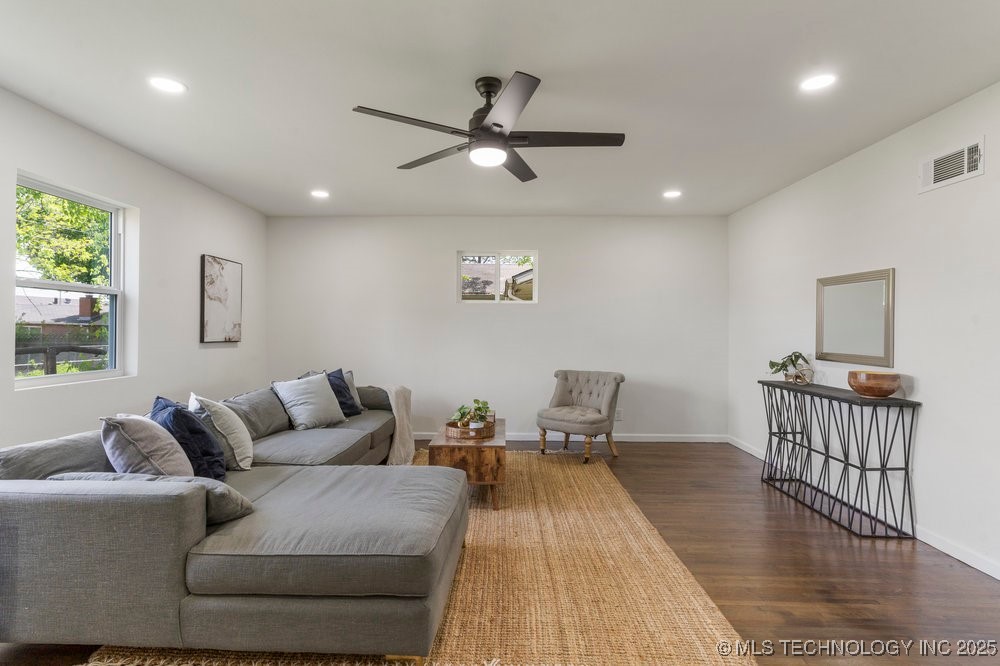 2703 S Norwood Avenue Property Photo 7