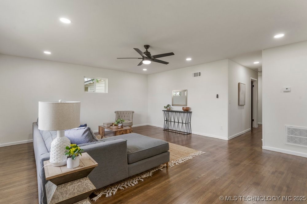 2703 S Norwood Avenue Property Photo 8