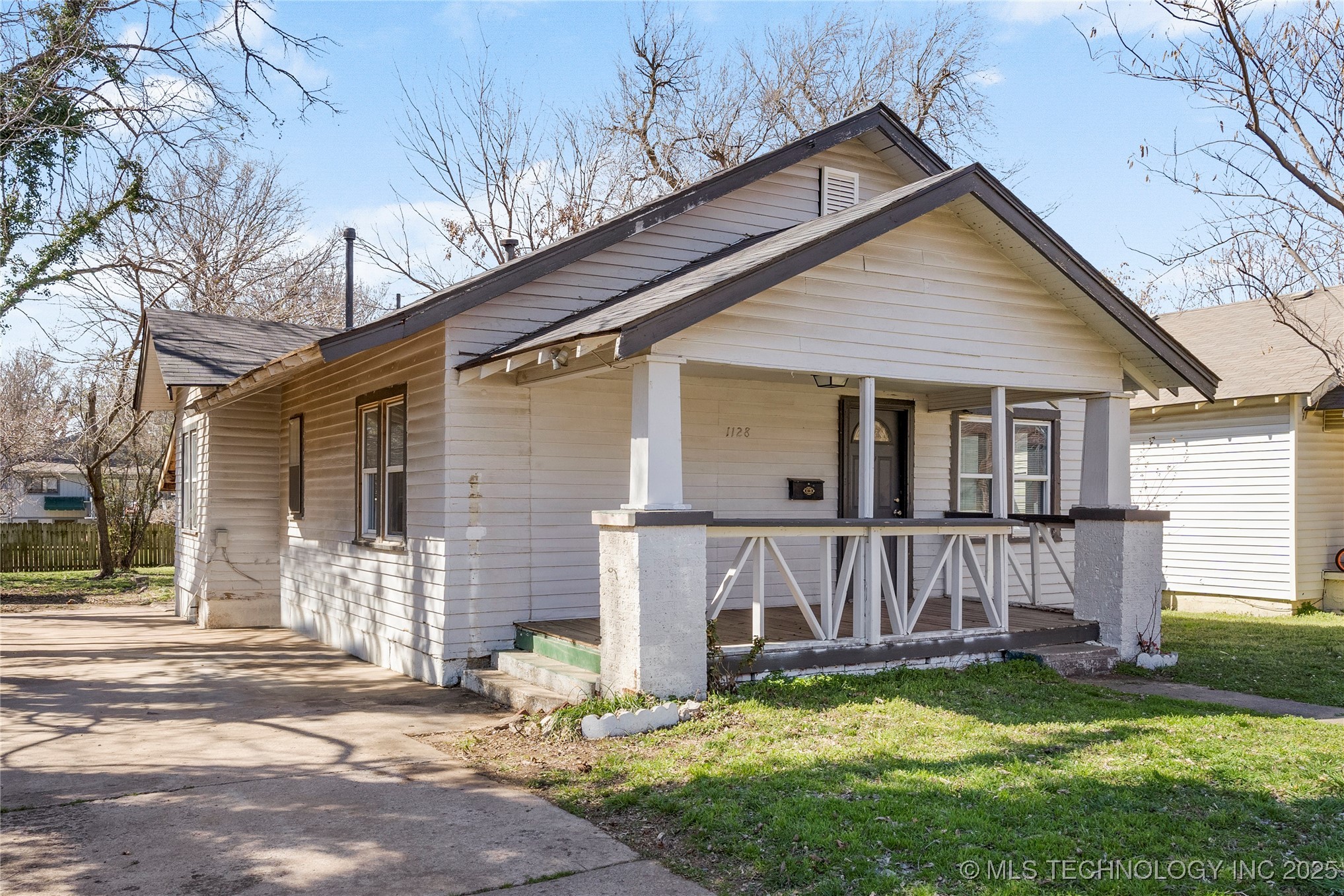 1128 S Zunis Avenue Property Photo 8