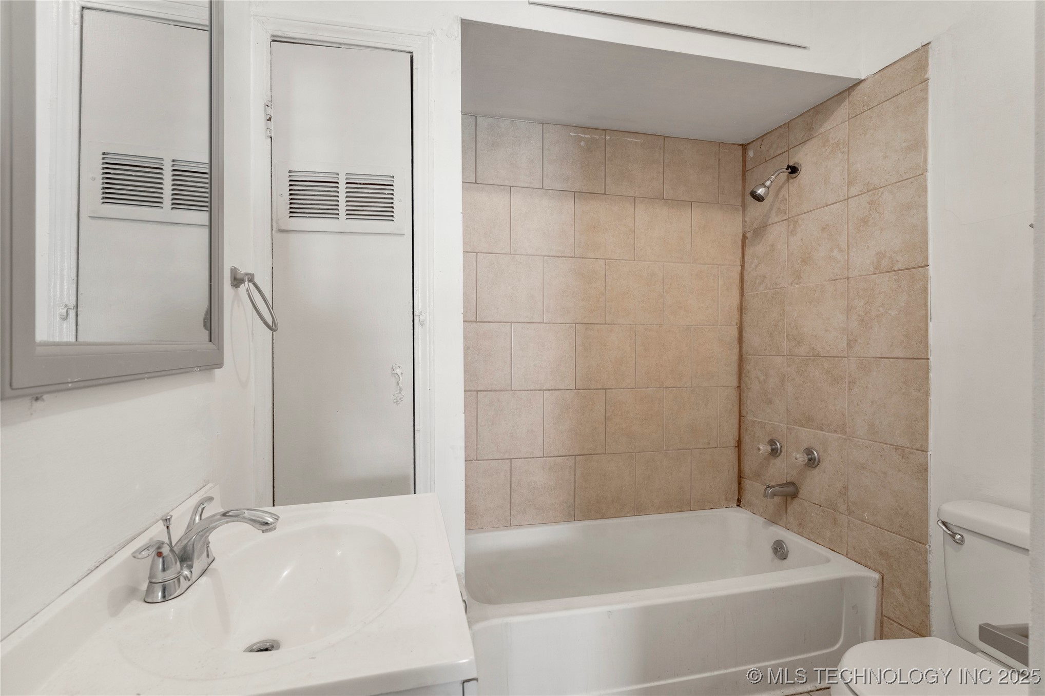 1128 S Zunis Avenue Property Photo 15