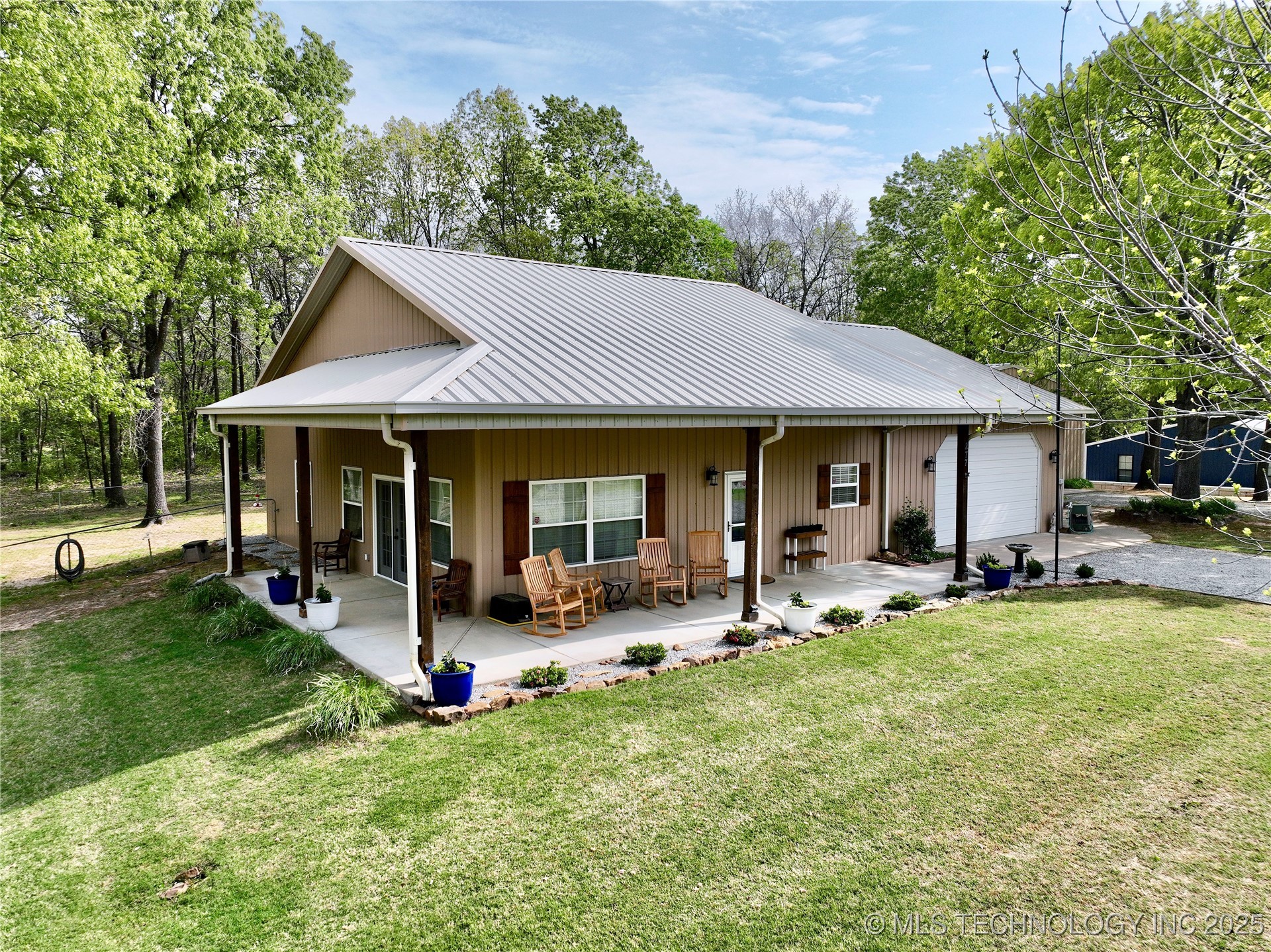 277 Oak Hollow Road Property Photo 1