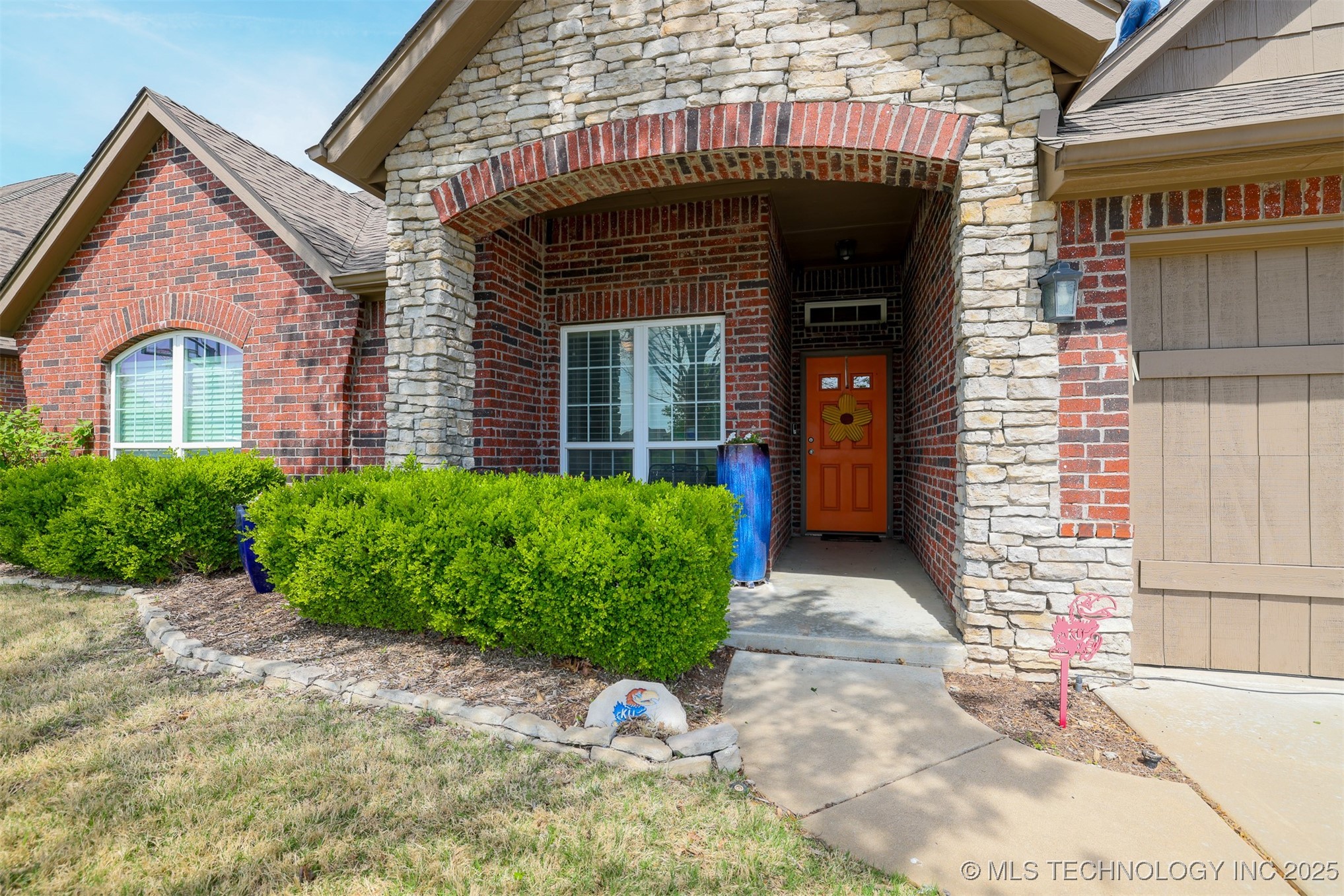 4308 N Ironwood Avenue Property Photo 3