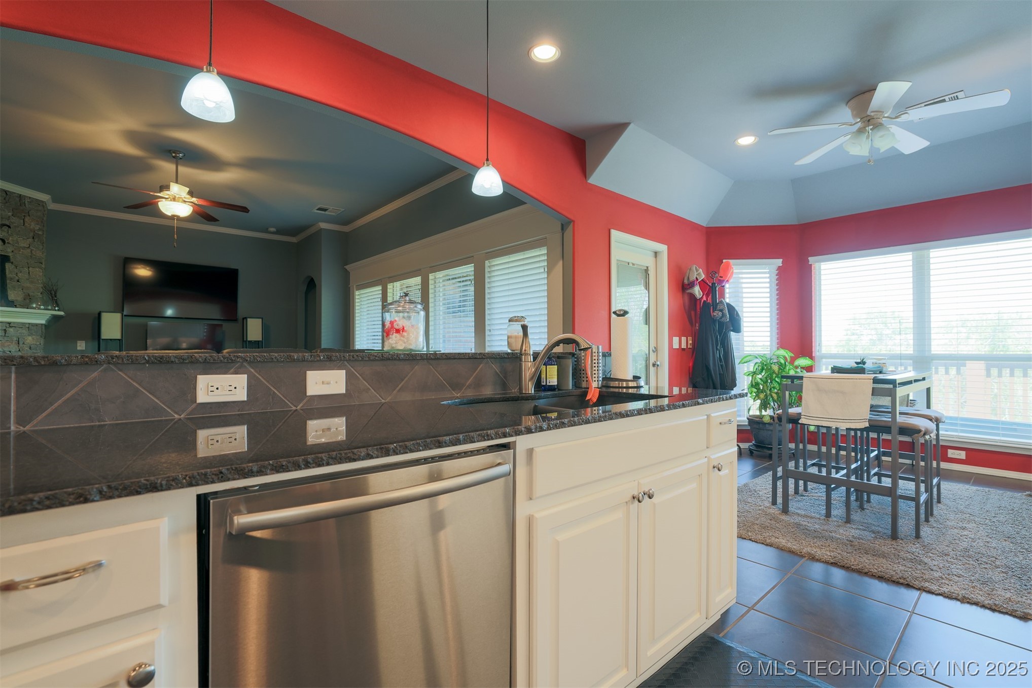 4308 N Ironwood Avenue Property Photo 10