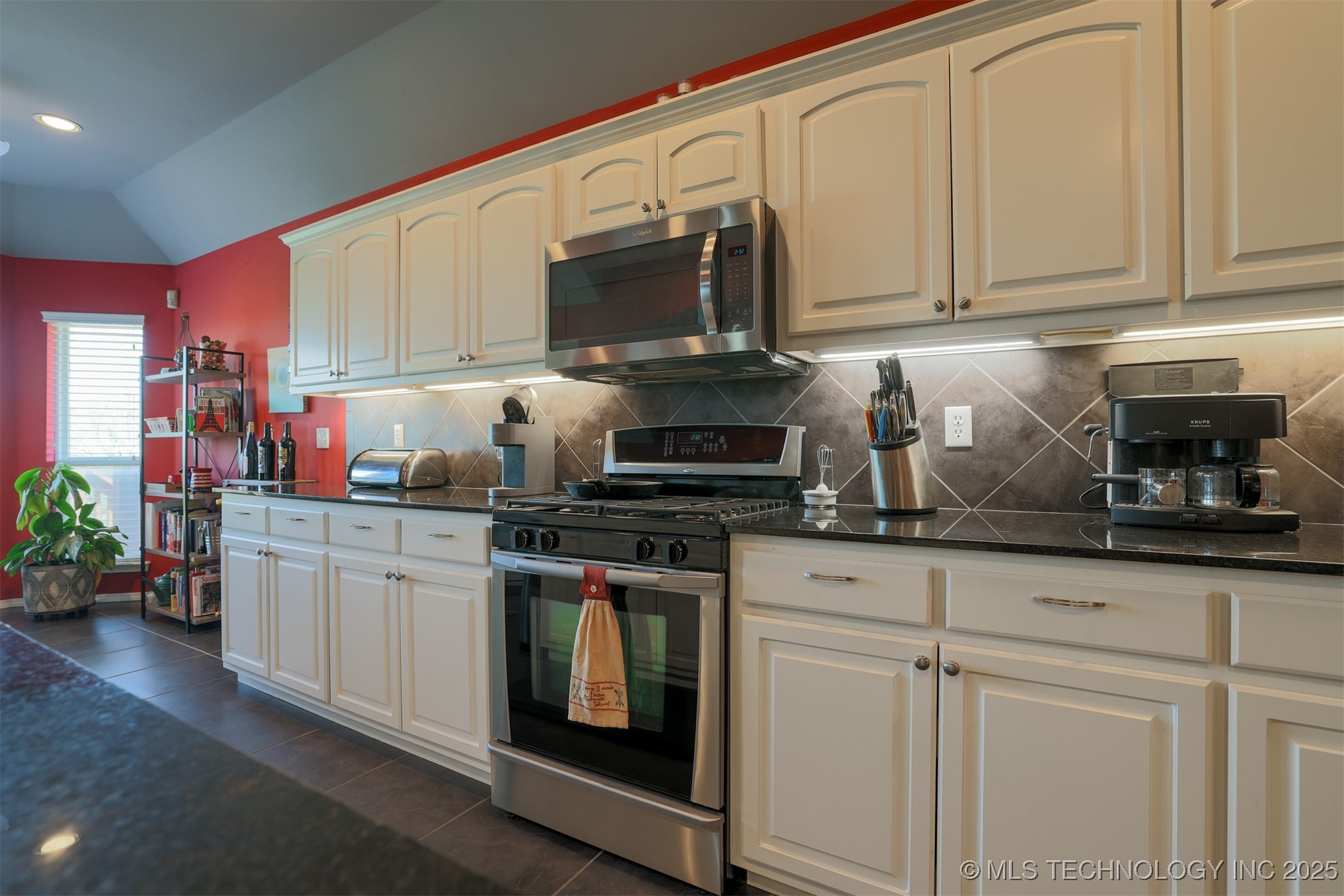 4308 N Ironwood Avenue Property Photo 11