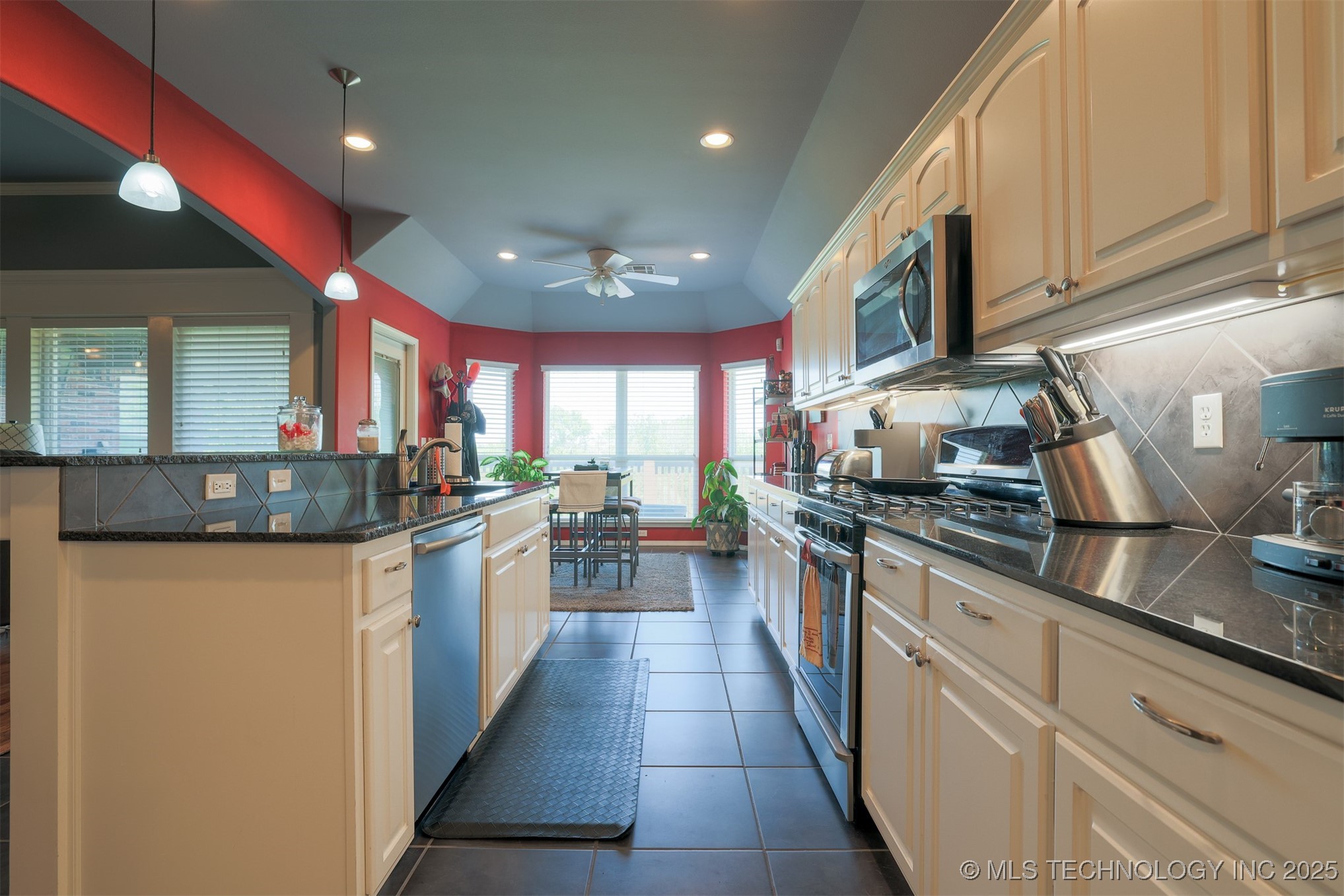 4308 N Ironwood Avenue Property Photo 12