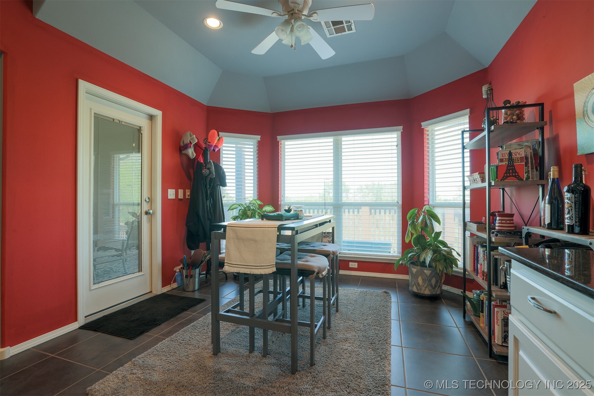 4308 N Ironwood Avenue Property Photo 14