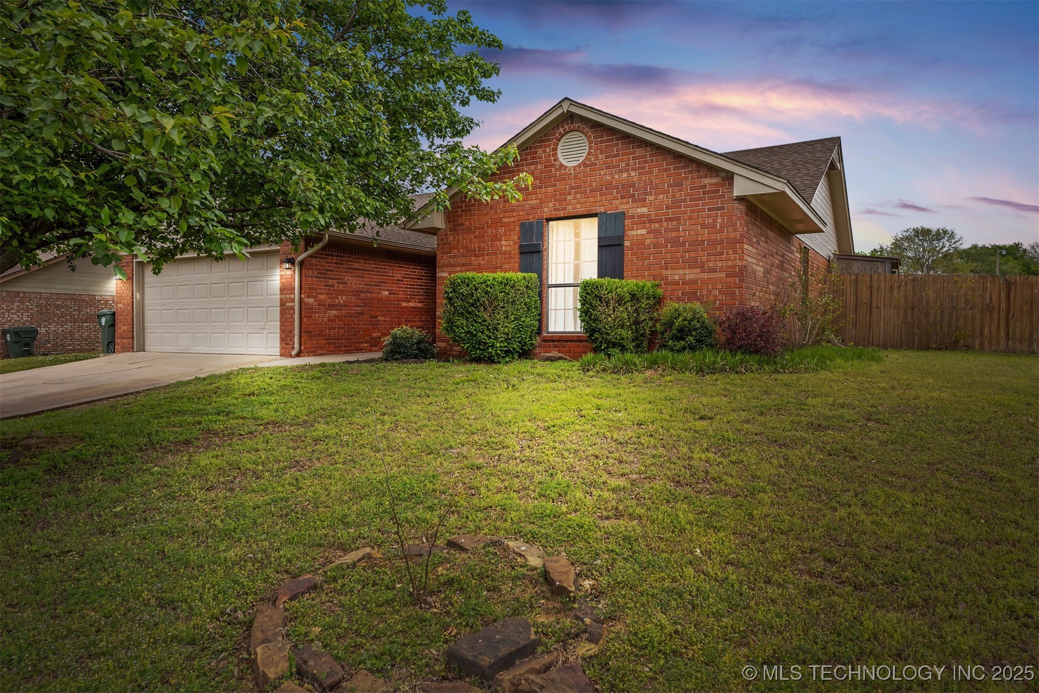 2204 Sunset Ridge Drive Property Photo 1