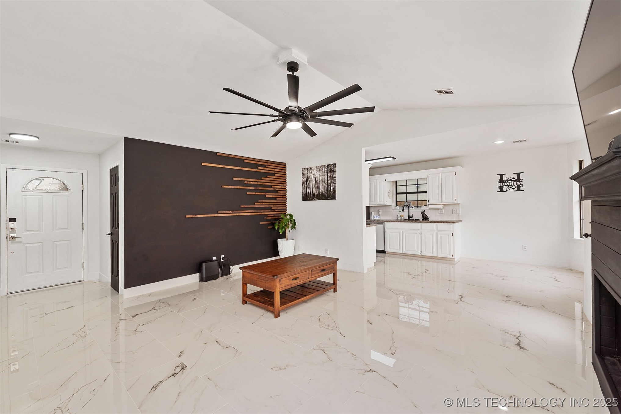 2204 Sunset Ridge Drive Property Photo 7
