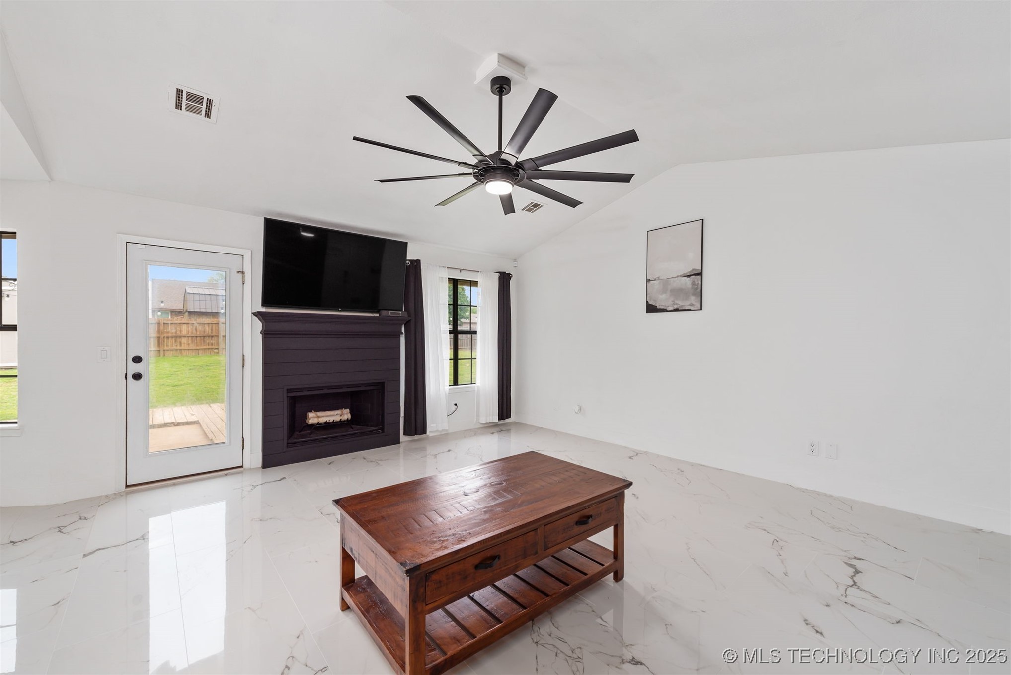 2204 Sunset Ridge Drive Property Photo 8