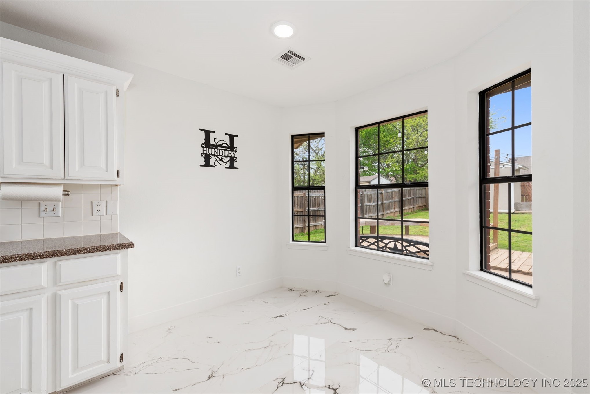 2204 Sunset Ridge Drive Property Photo 10