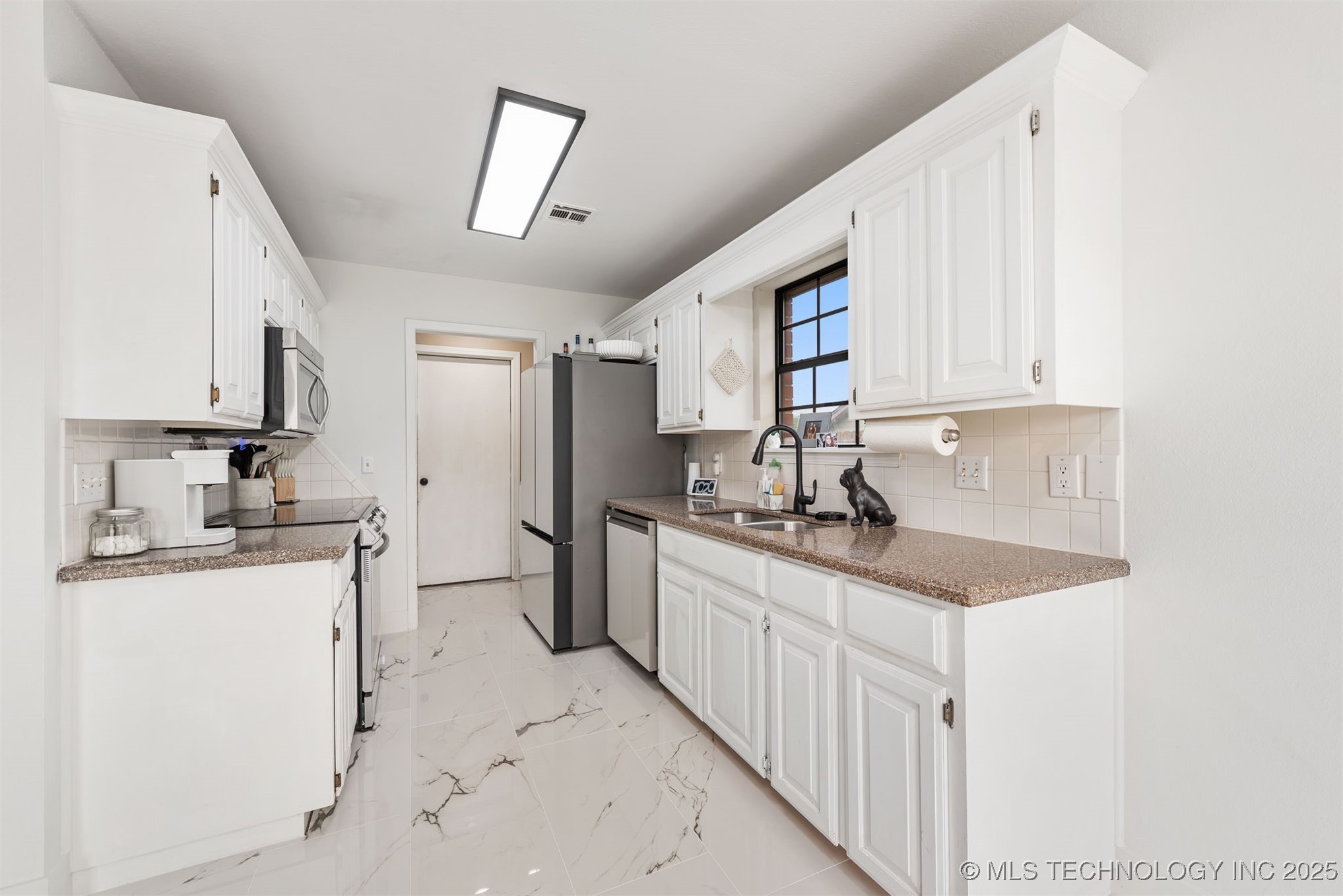 2204 Sunset Ridge Drive Property Photo 11