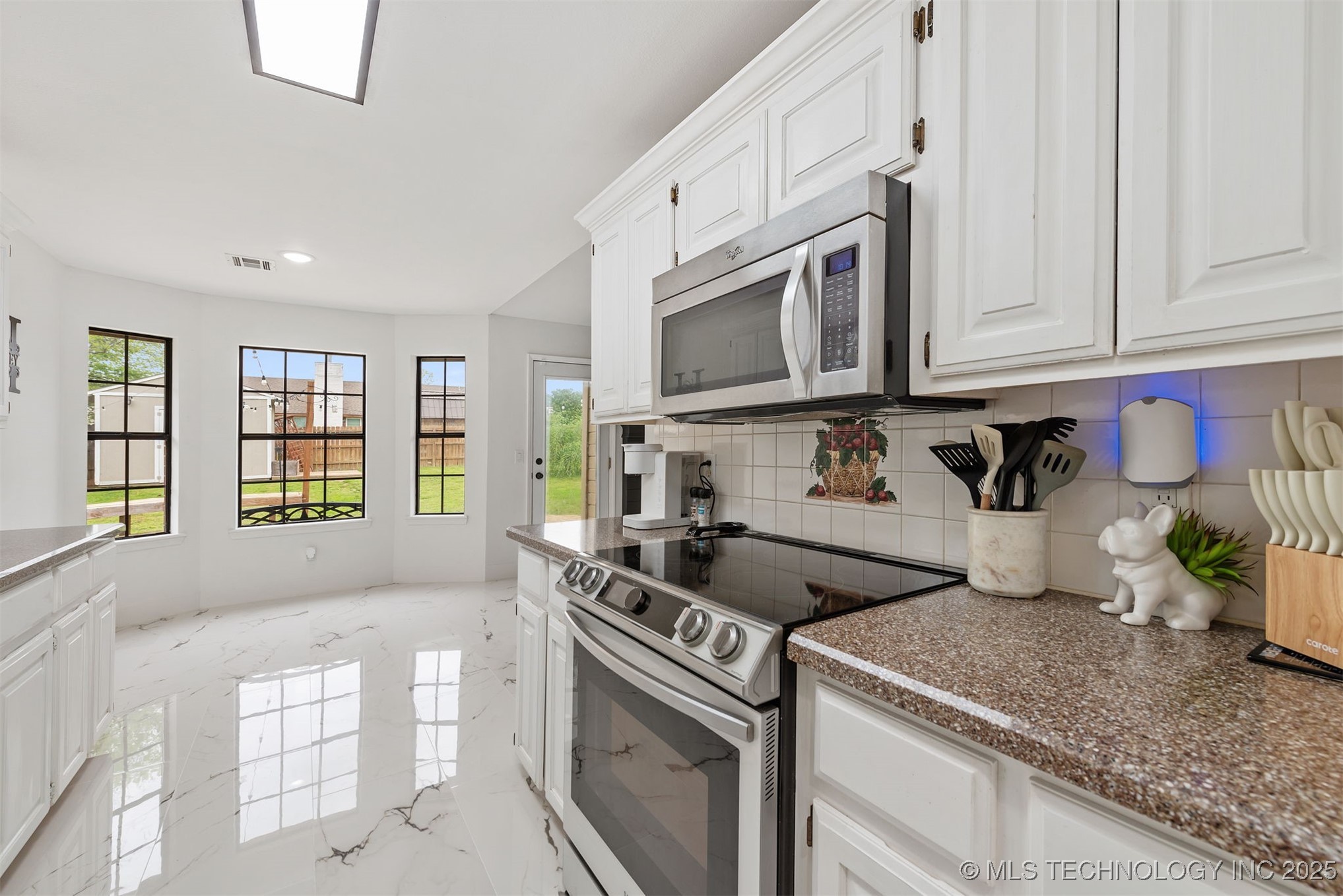2204 Sunset Ridge Drive Property Photo 12