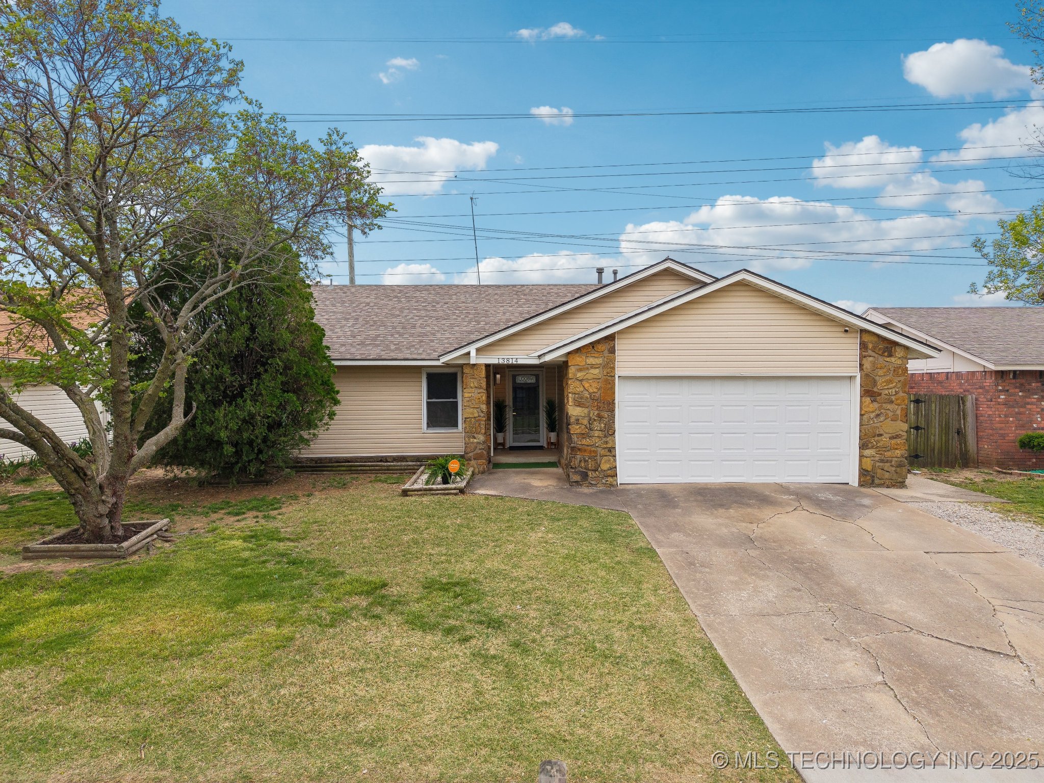 13814 E 36th Street Property Photo 1