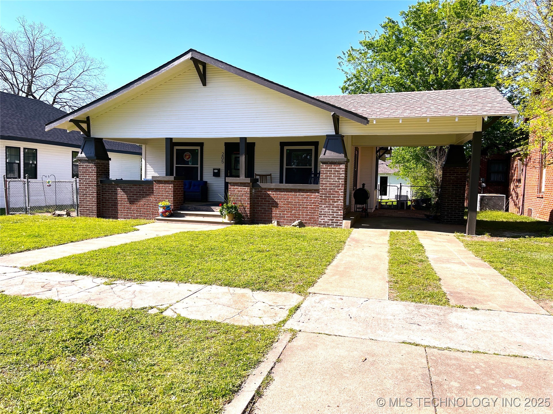 205 W 5th Street Property Photo