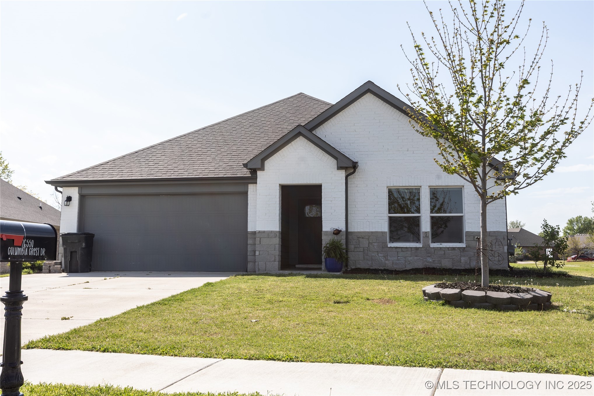 26550 Columbia Crest Drive Property Photo 1