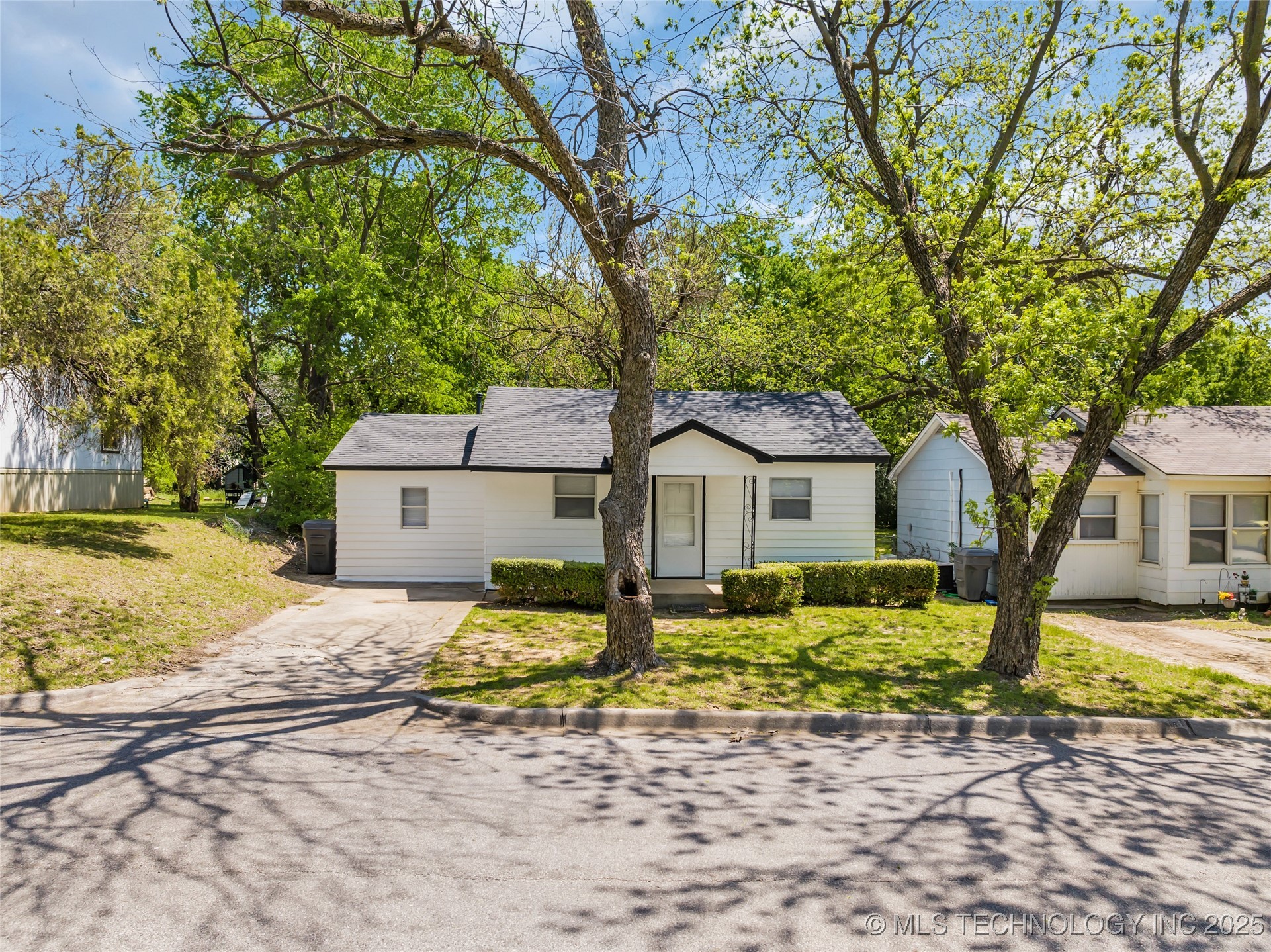 1408 Holt Property Photo
