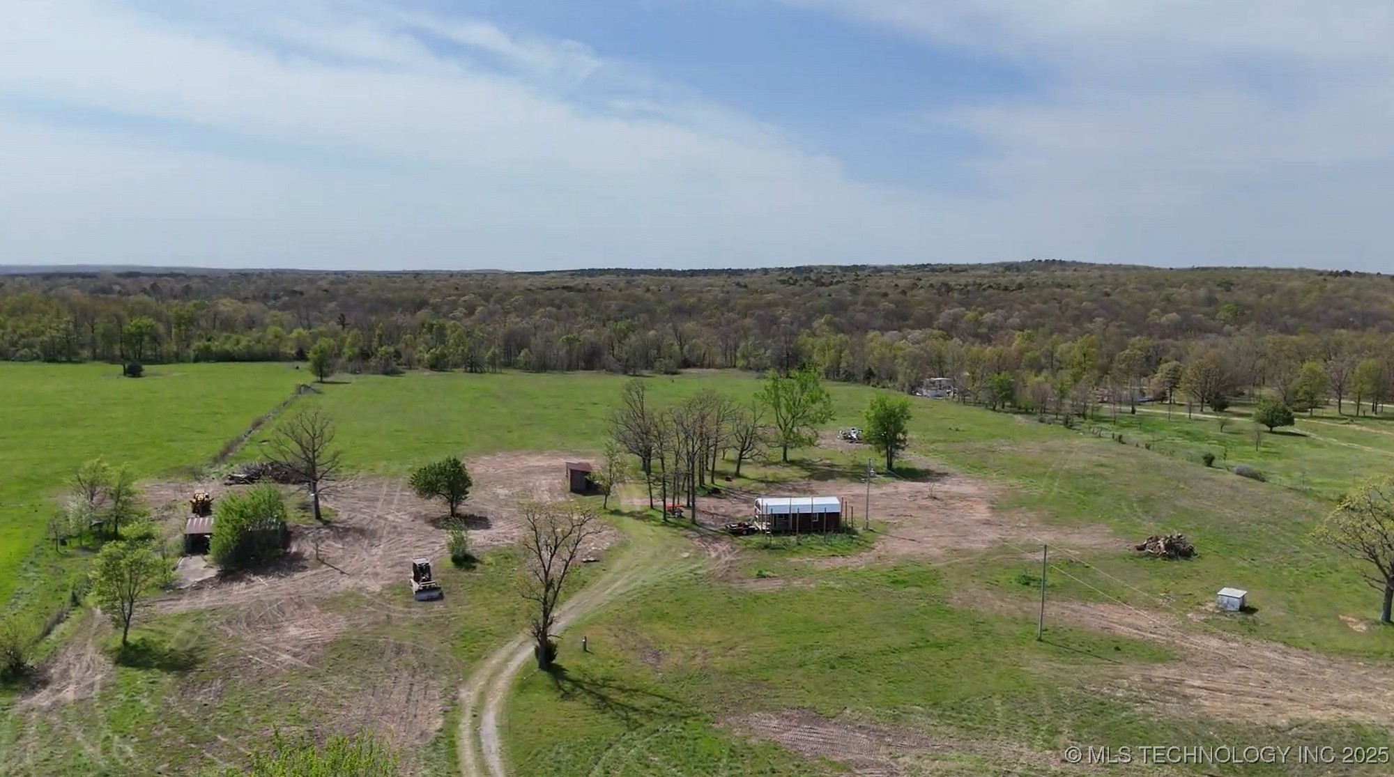 1531 N 495 Road Property Photo 1