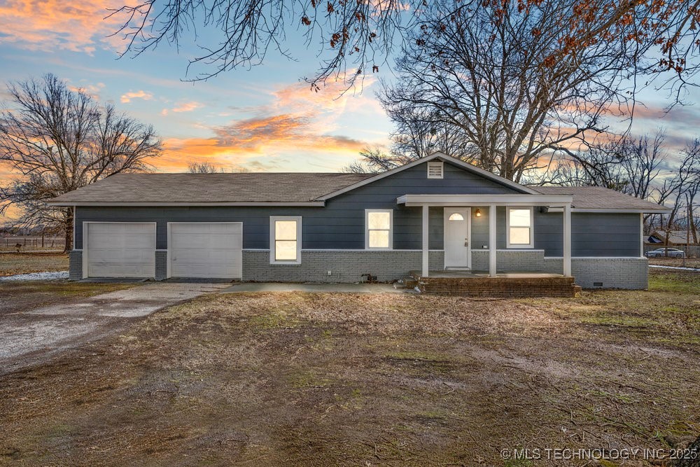 25013 S Oak Street Property Photo