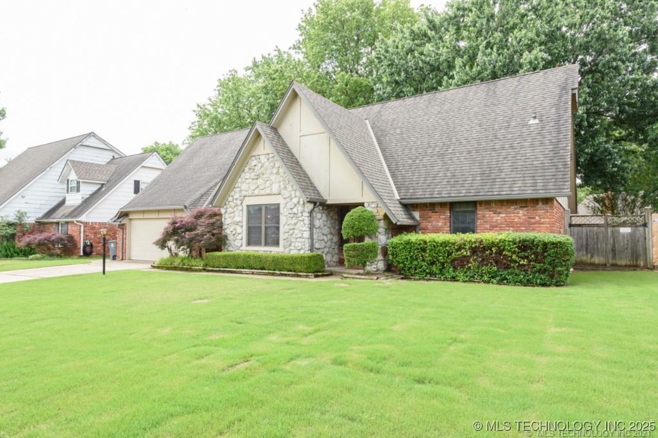 7014 E 64th Place Property Photo 2
