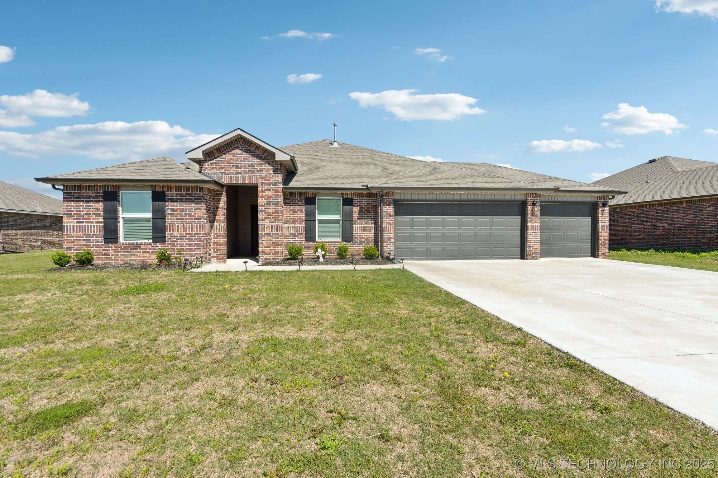 80 Stonegate Drive Property Photo 1