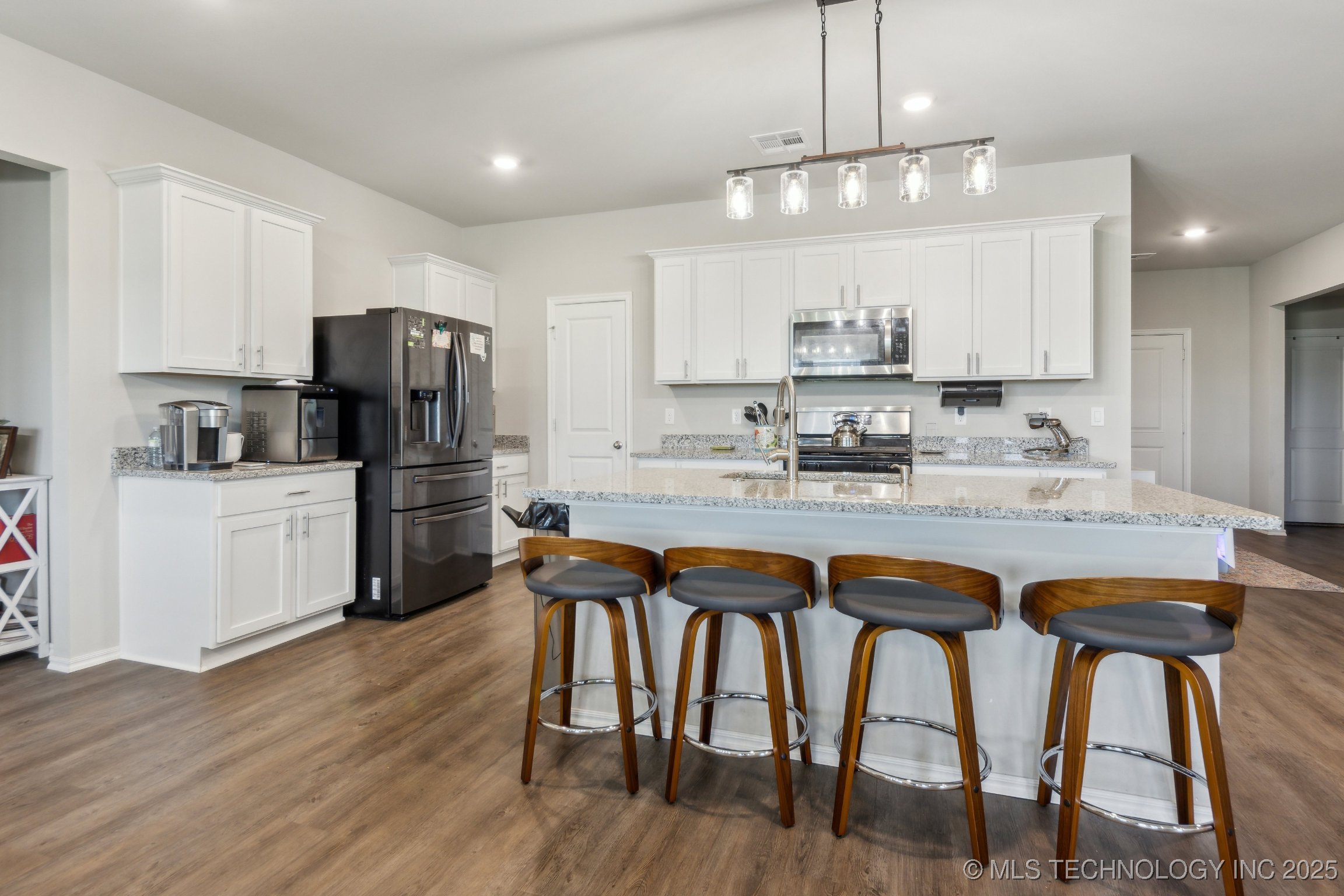 80 Stonegate Drive Property Photo 8