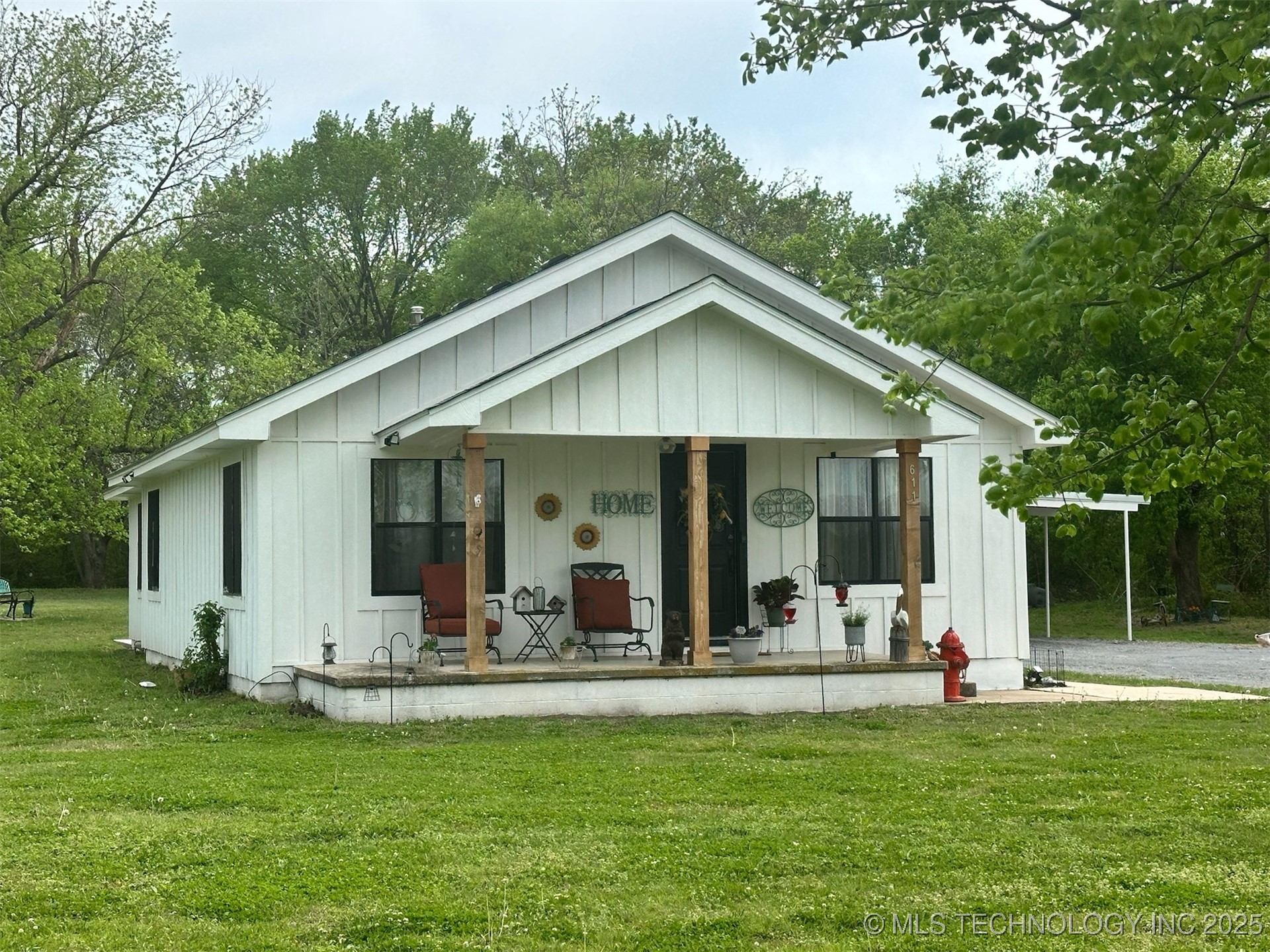 611 E Highway 1 Property Photo 1