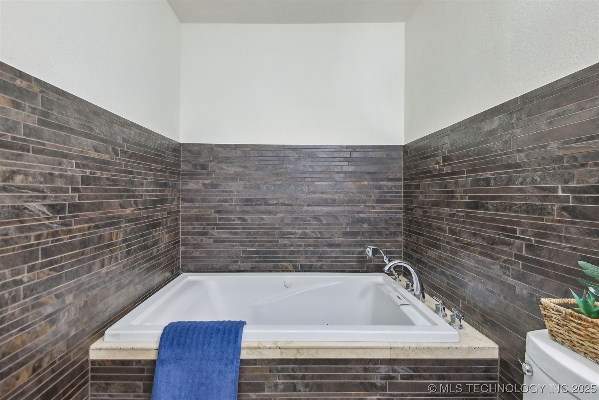 9107 S Florence Avenue 5 Property Photo 32