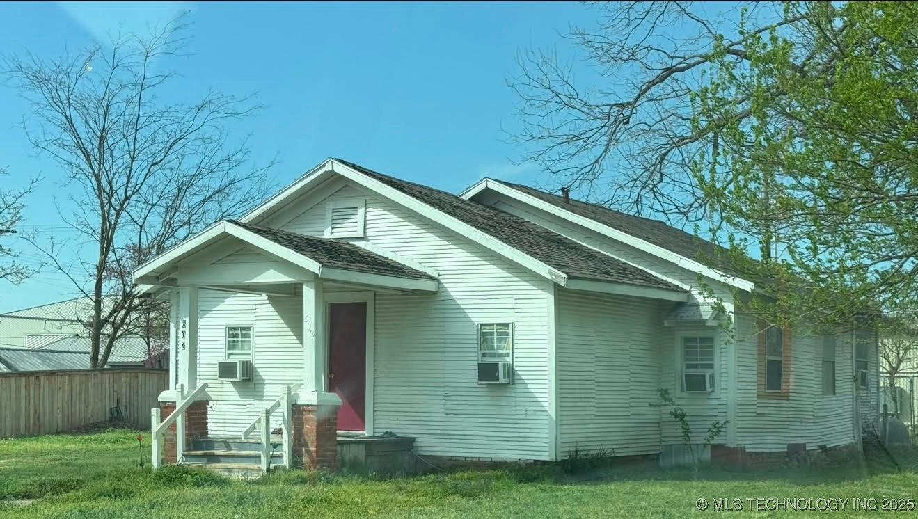 502 E Broadway Property Photo