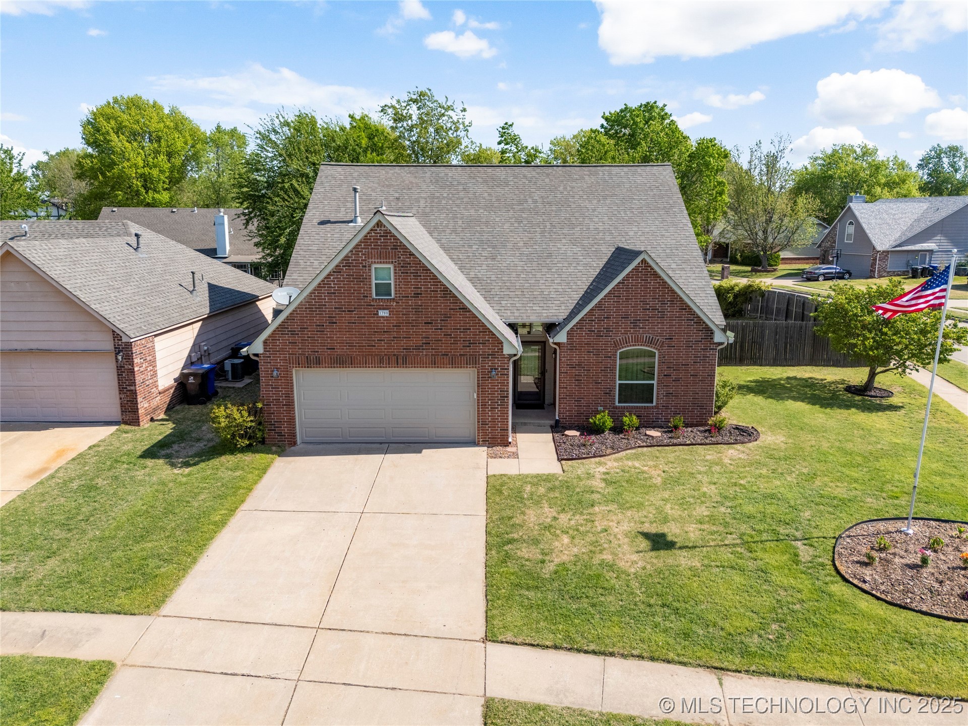 1700 W Jefferson Street Property Photo
