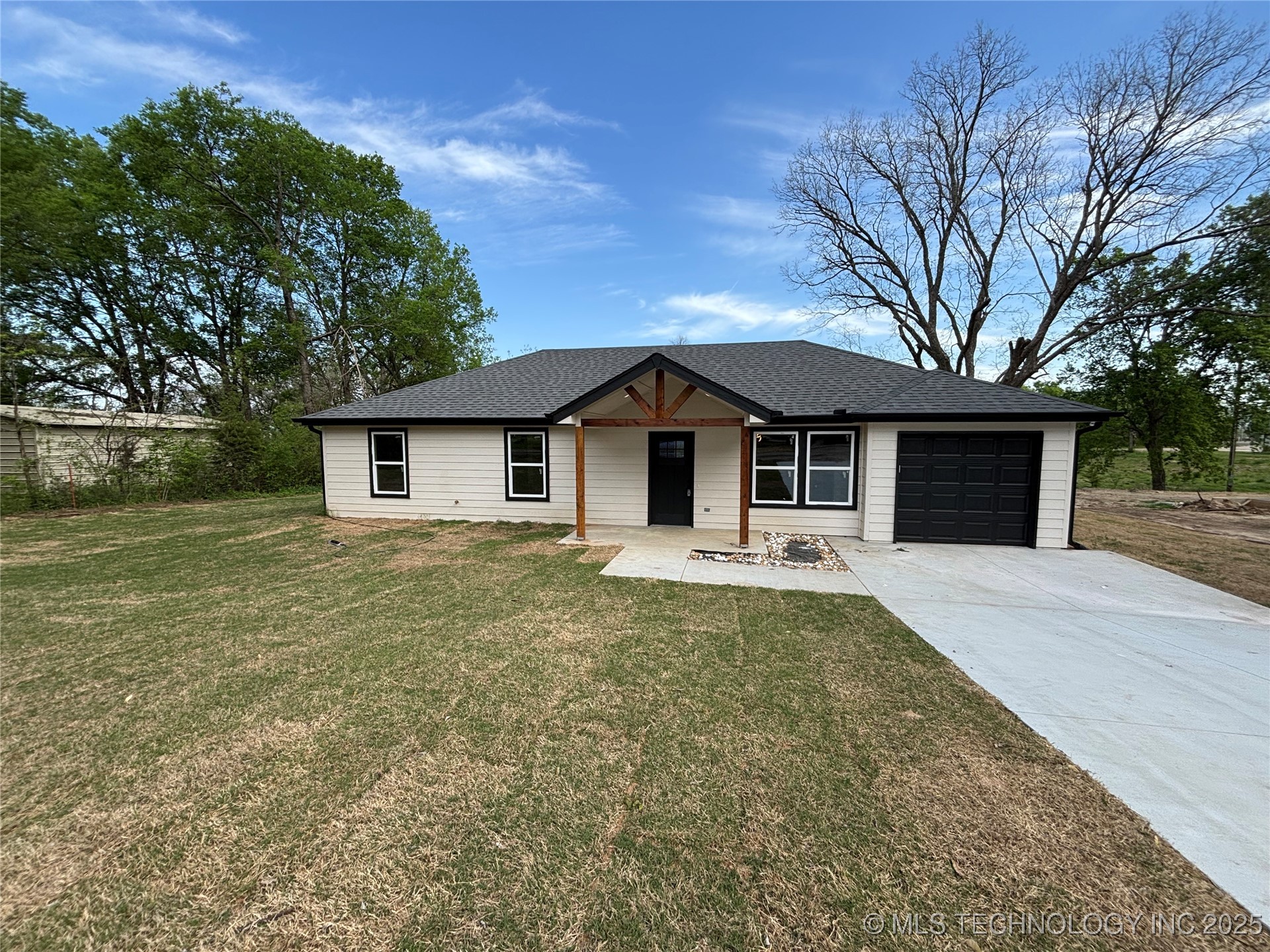 16709 E Oklahoma Street Property Photo