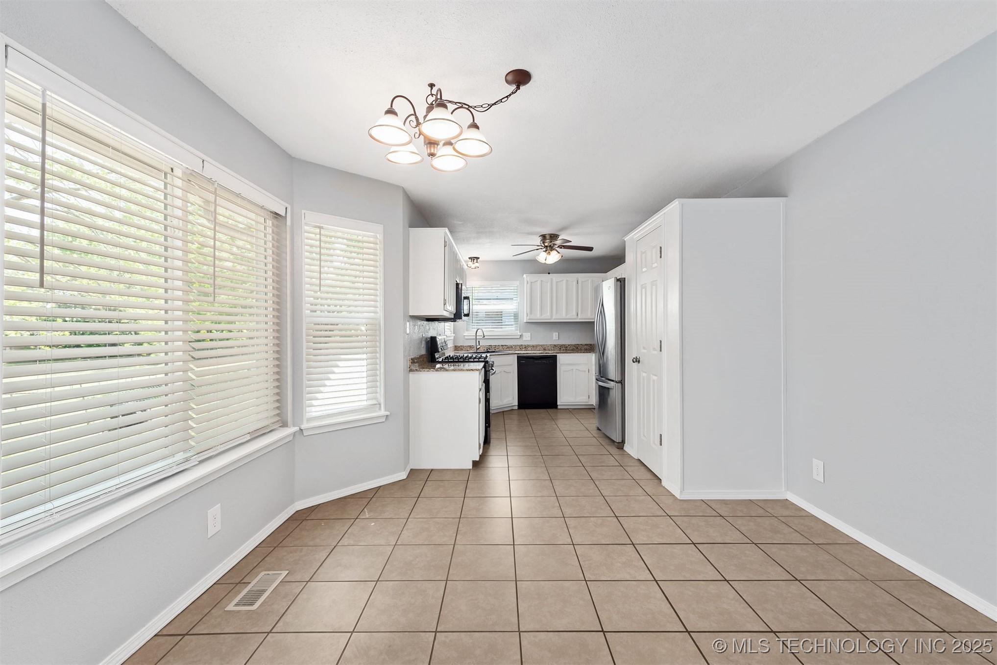 11923 S 267th East Avenue Property Photo 10