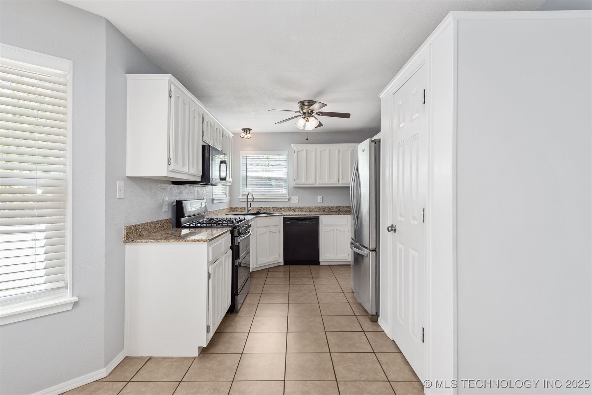 11923 S 267th East Avenue Property Photo 11