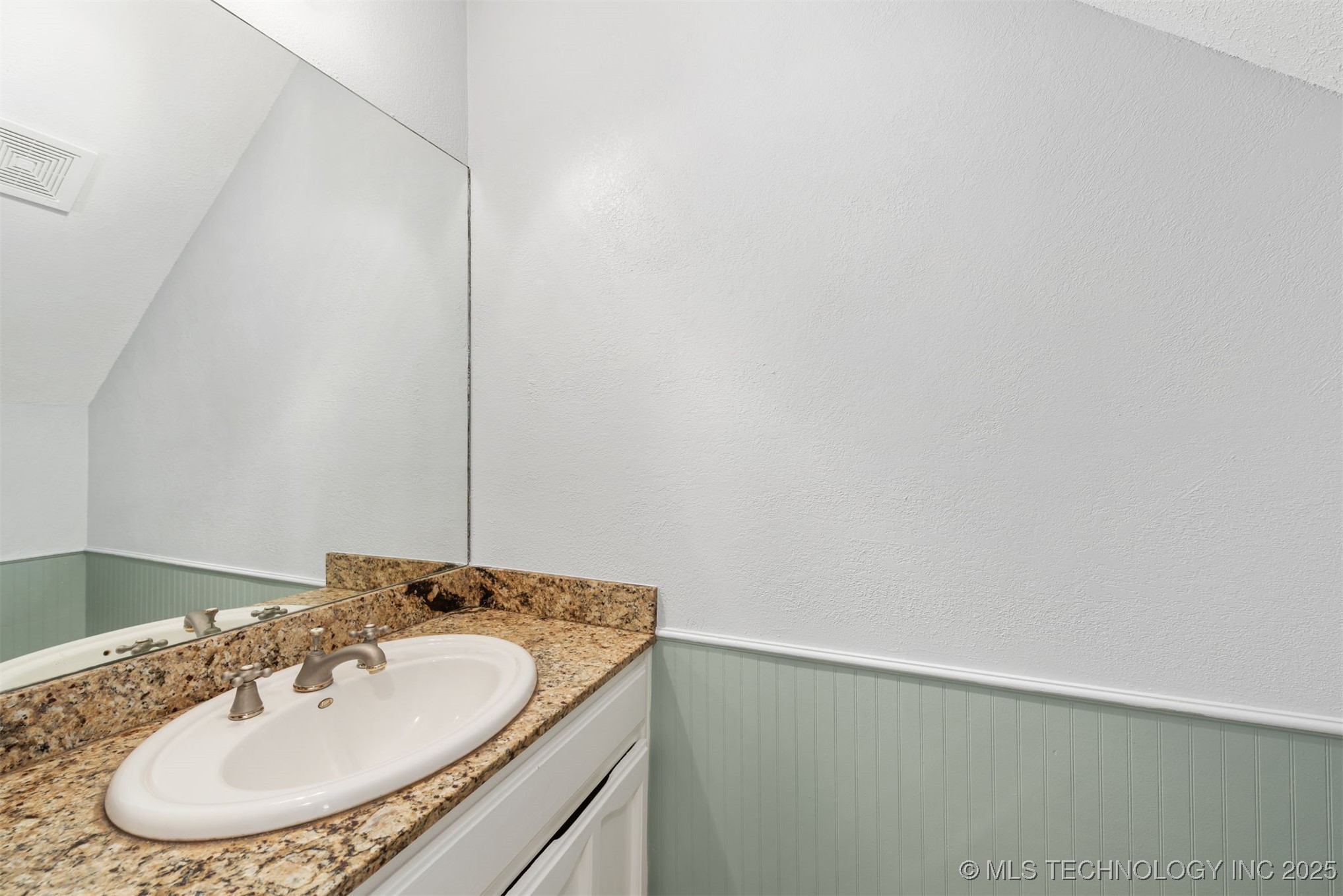 11923 S 267th East Avenue Property Photo 15