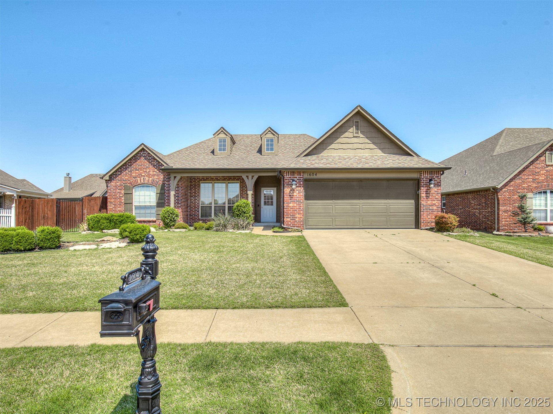 1604 W Birmingham Street Property Photo