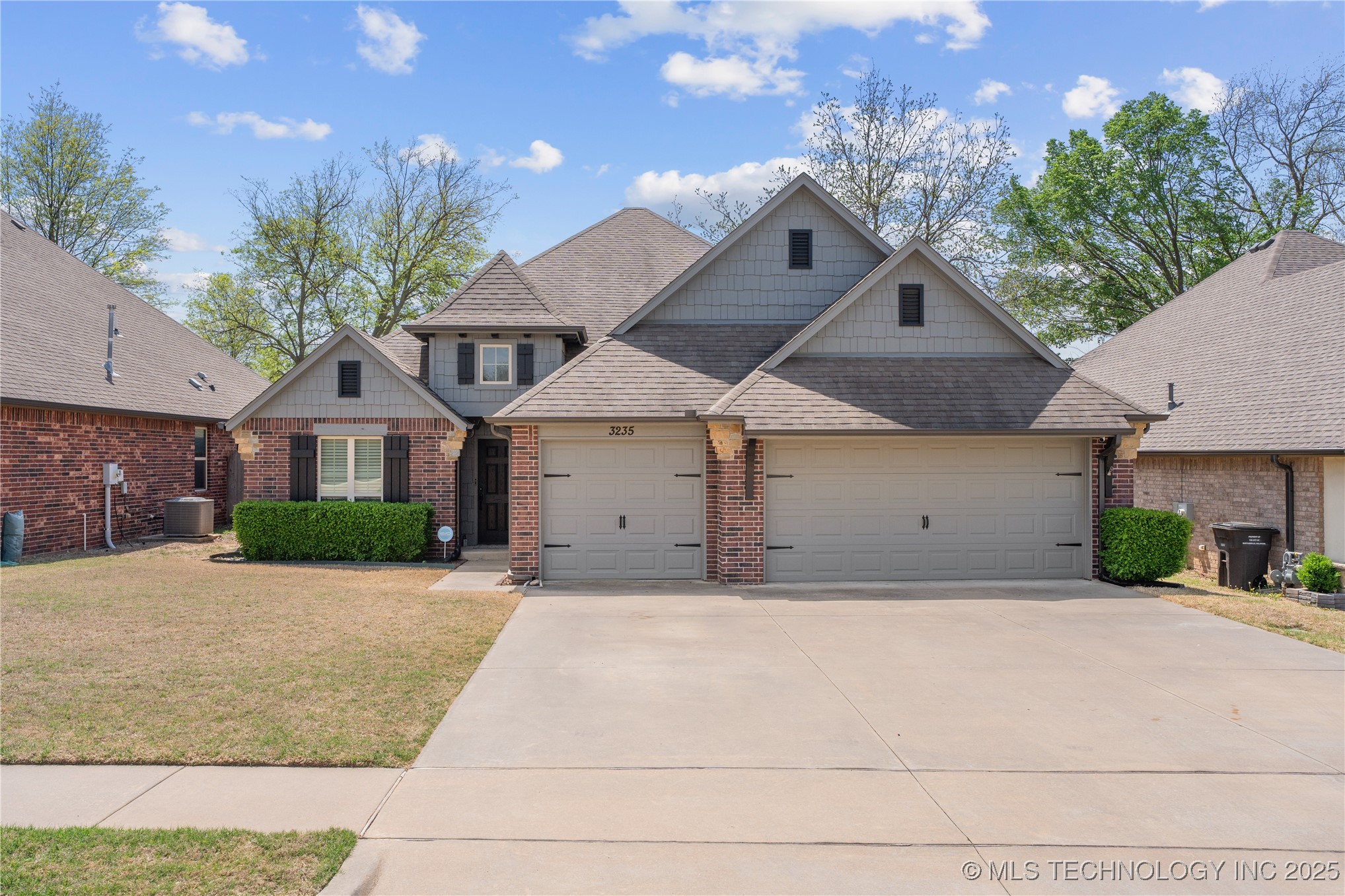 3235 Boardwalk Court Property Photo 1