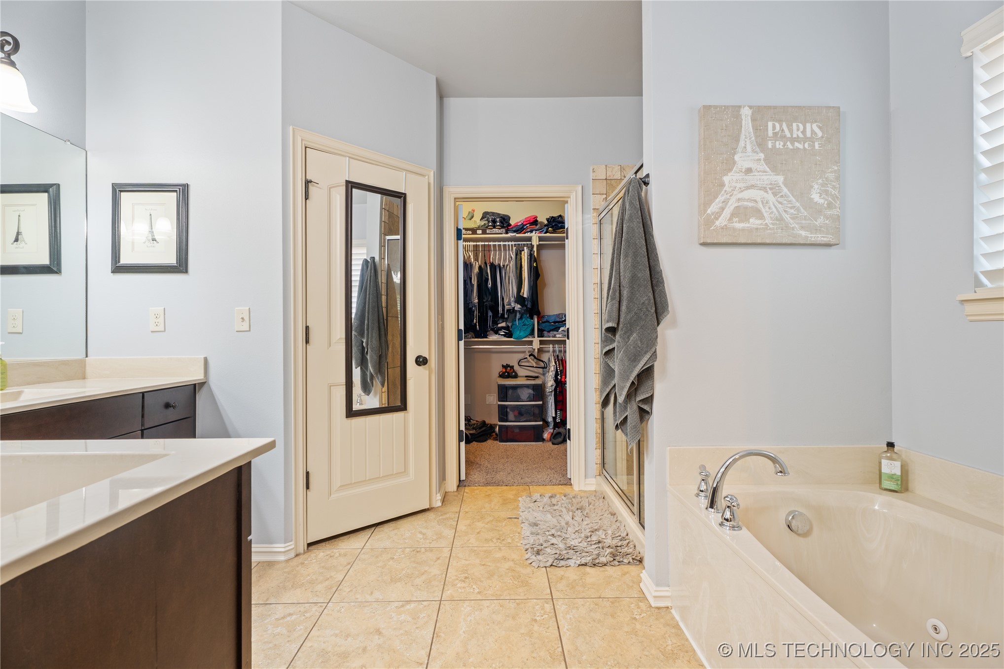 3235 Boardwalk Court Property Photo 17