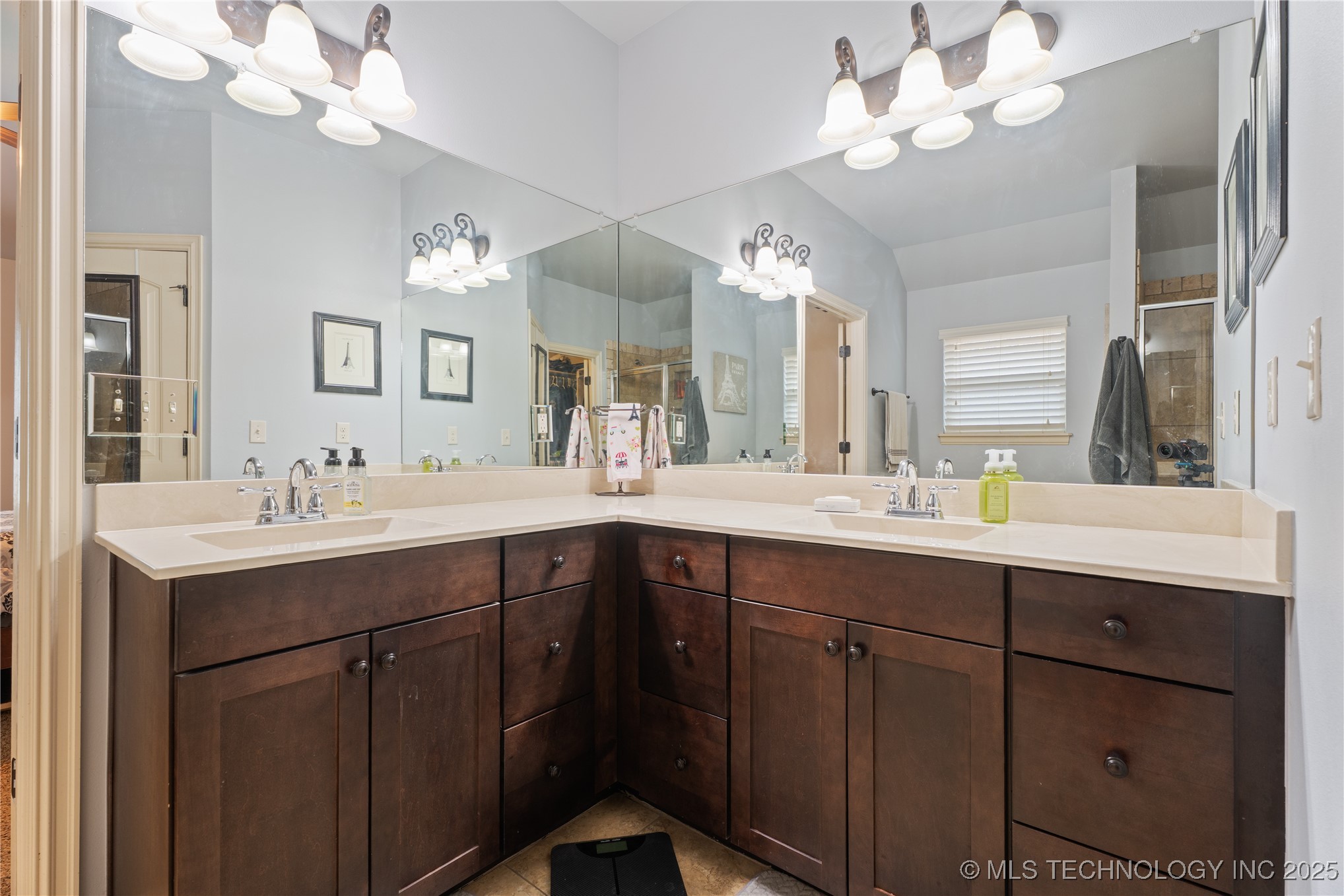 3235 Boardwalk Court Property Photo 18