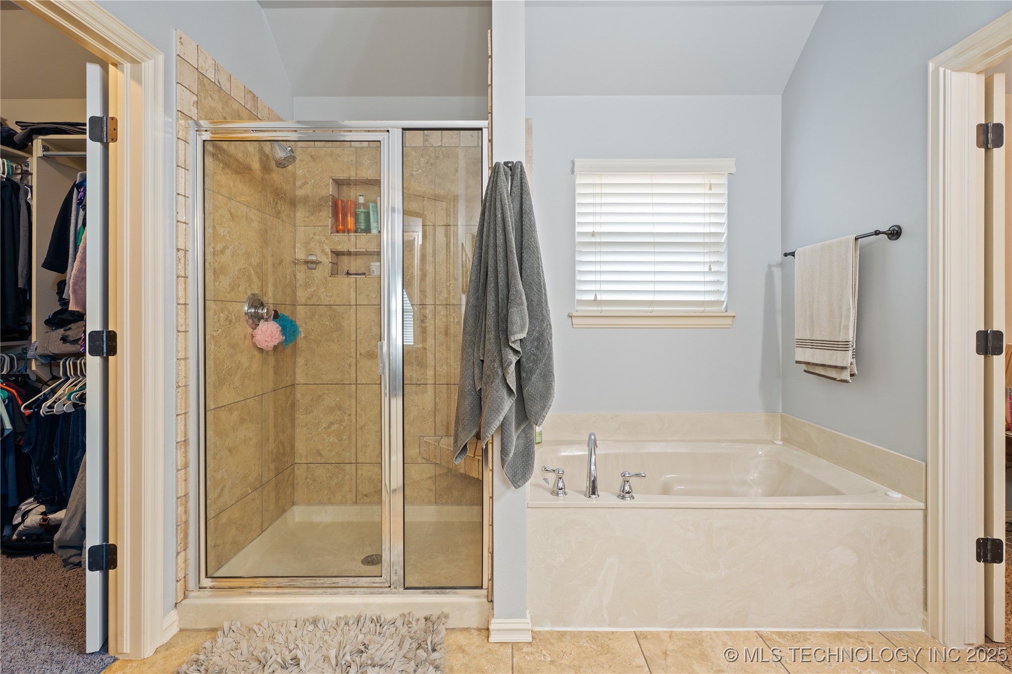 3235 Boardwalk Court Property Photo 20