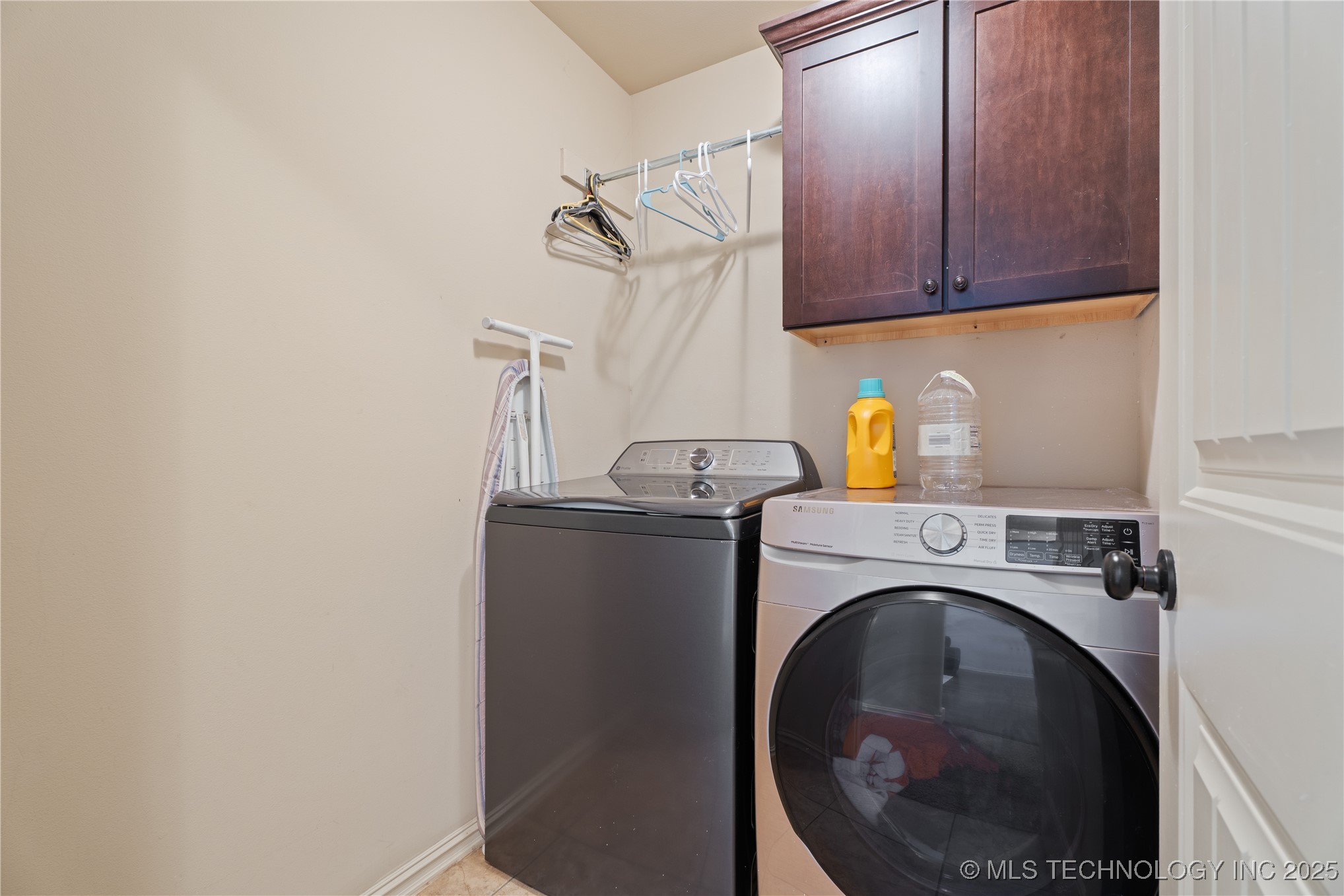 3235 Boardwalk Court Property Photo 24