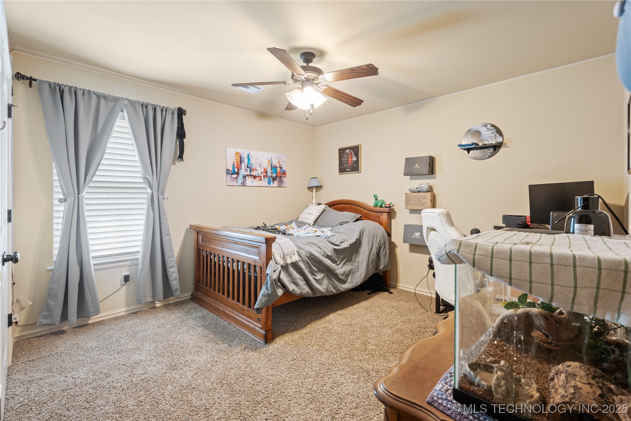3235 Boardwalk Court Property Photo 27