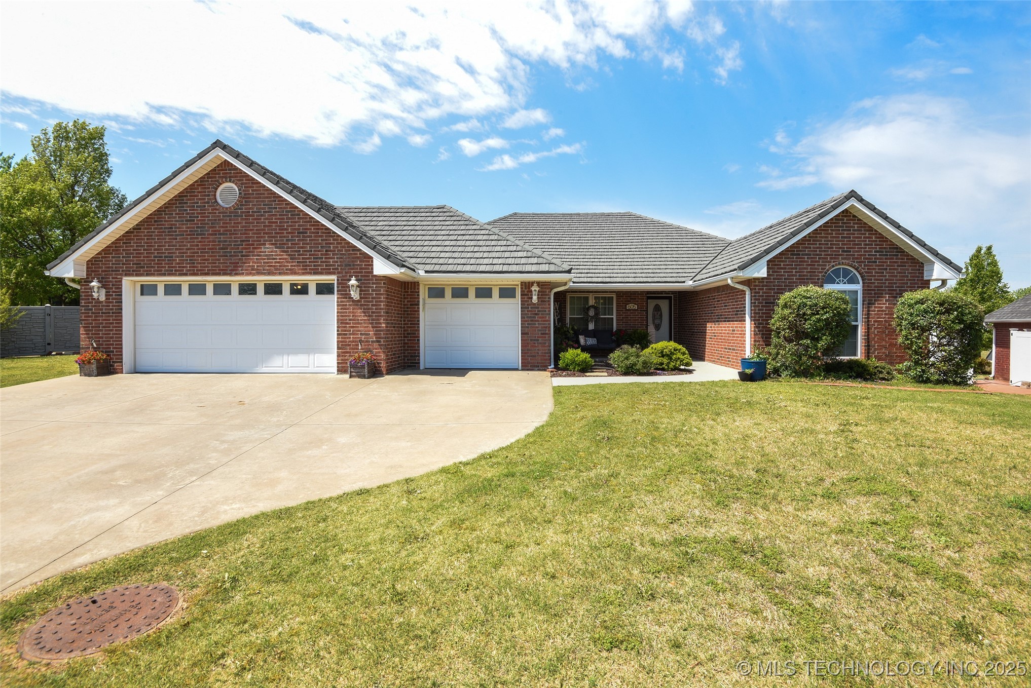605 S Timber Ridge Drive Property Photo