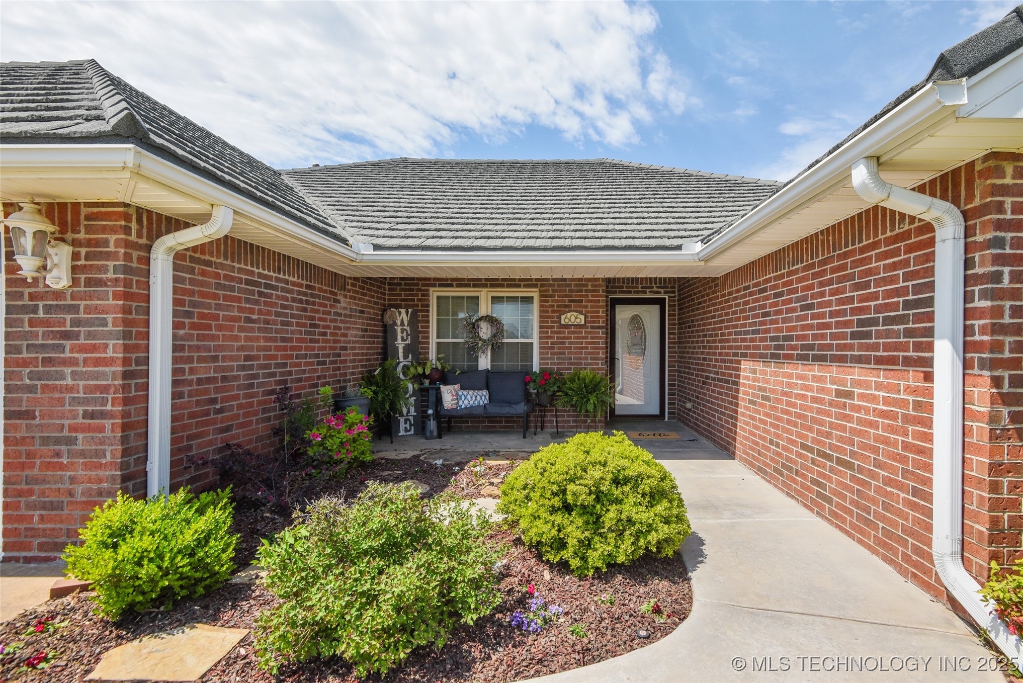 605 S Timber Ridge Drive Property Photo 4